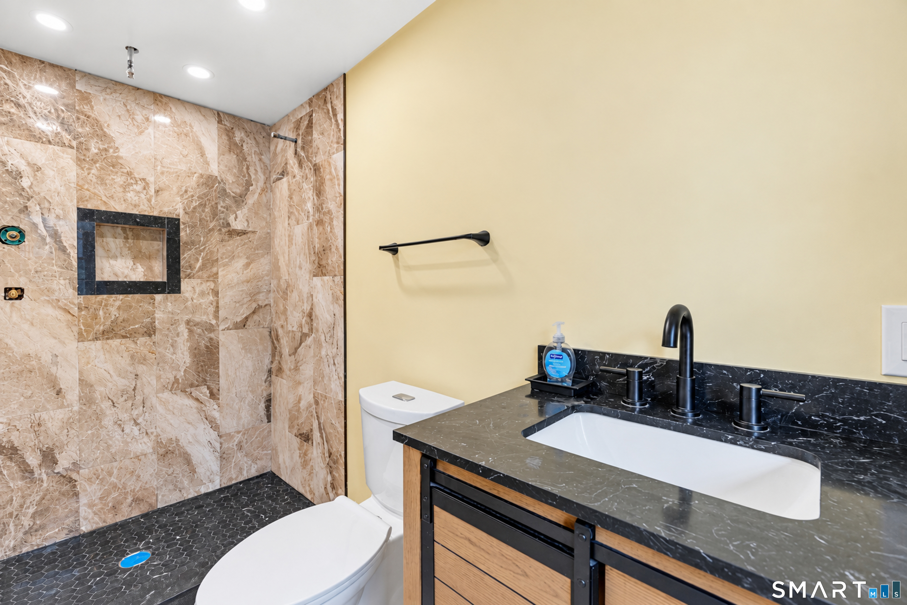 430 Silver Sands Road Property Photo 16