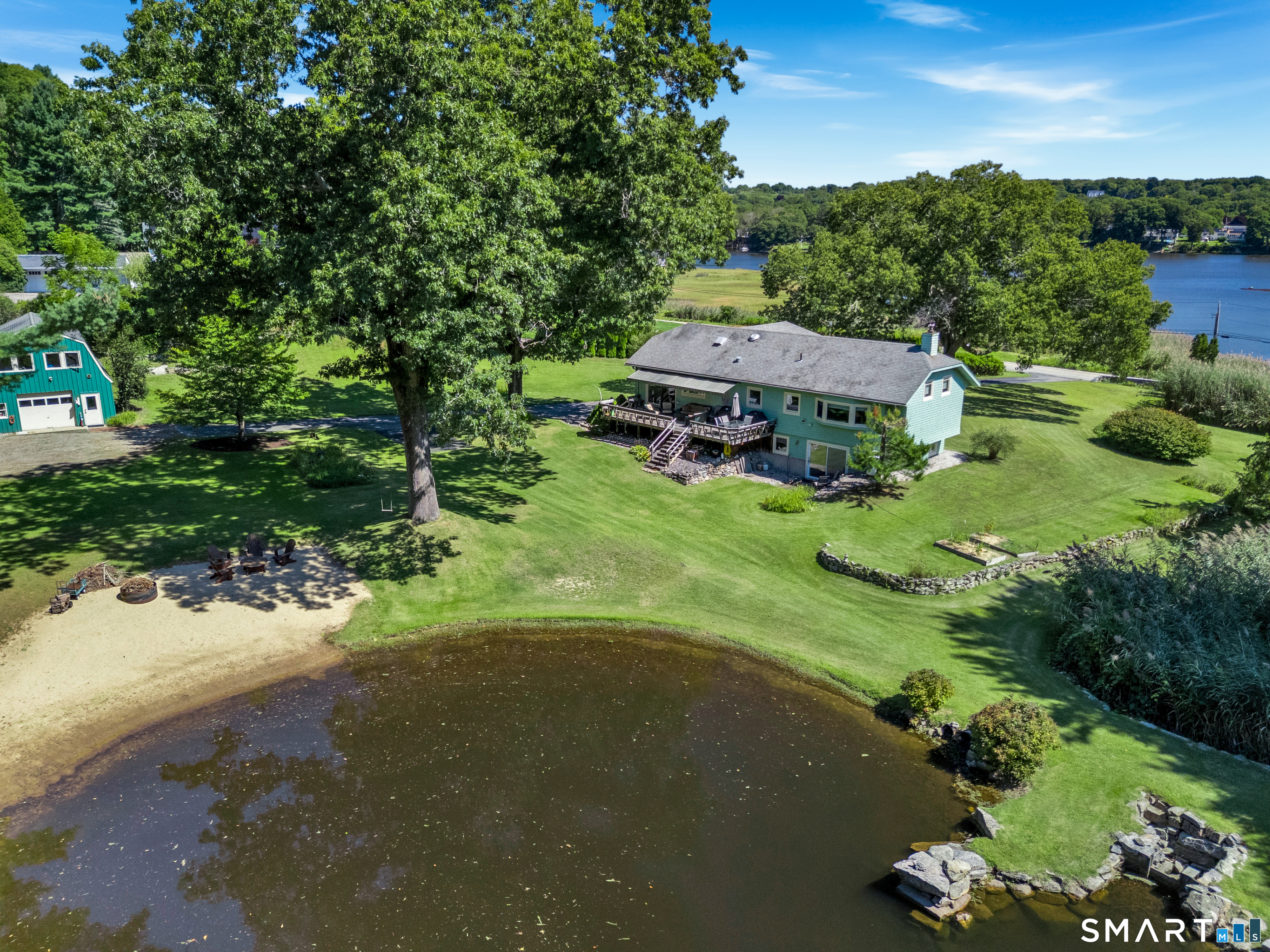 901 River Road Property Photo