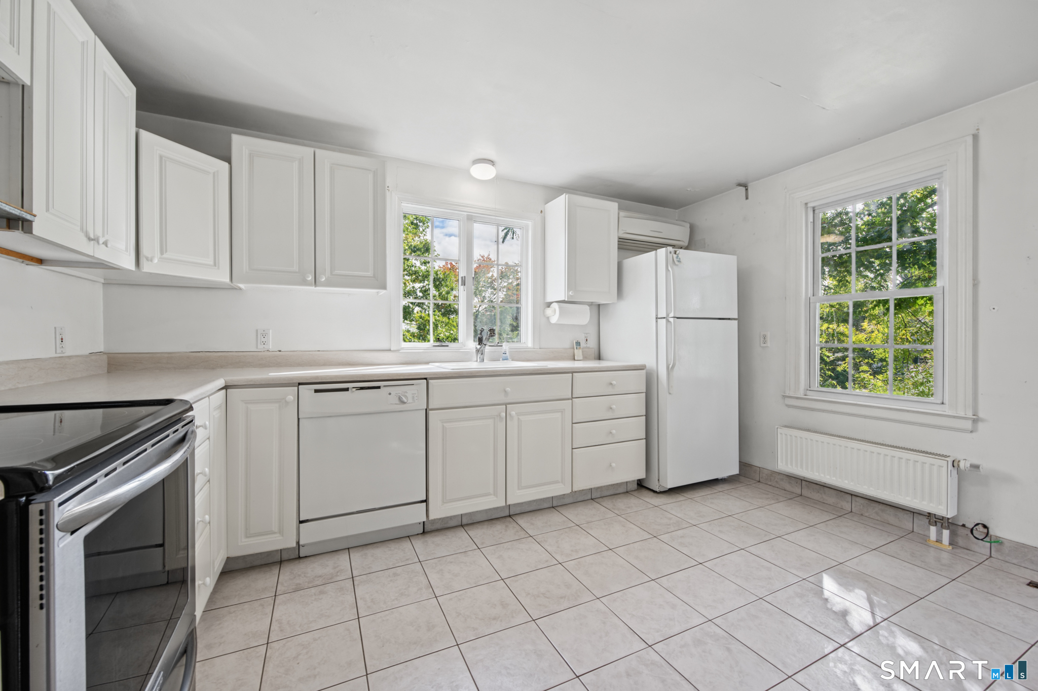 104 Tolland Green Property Photo 3