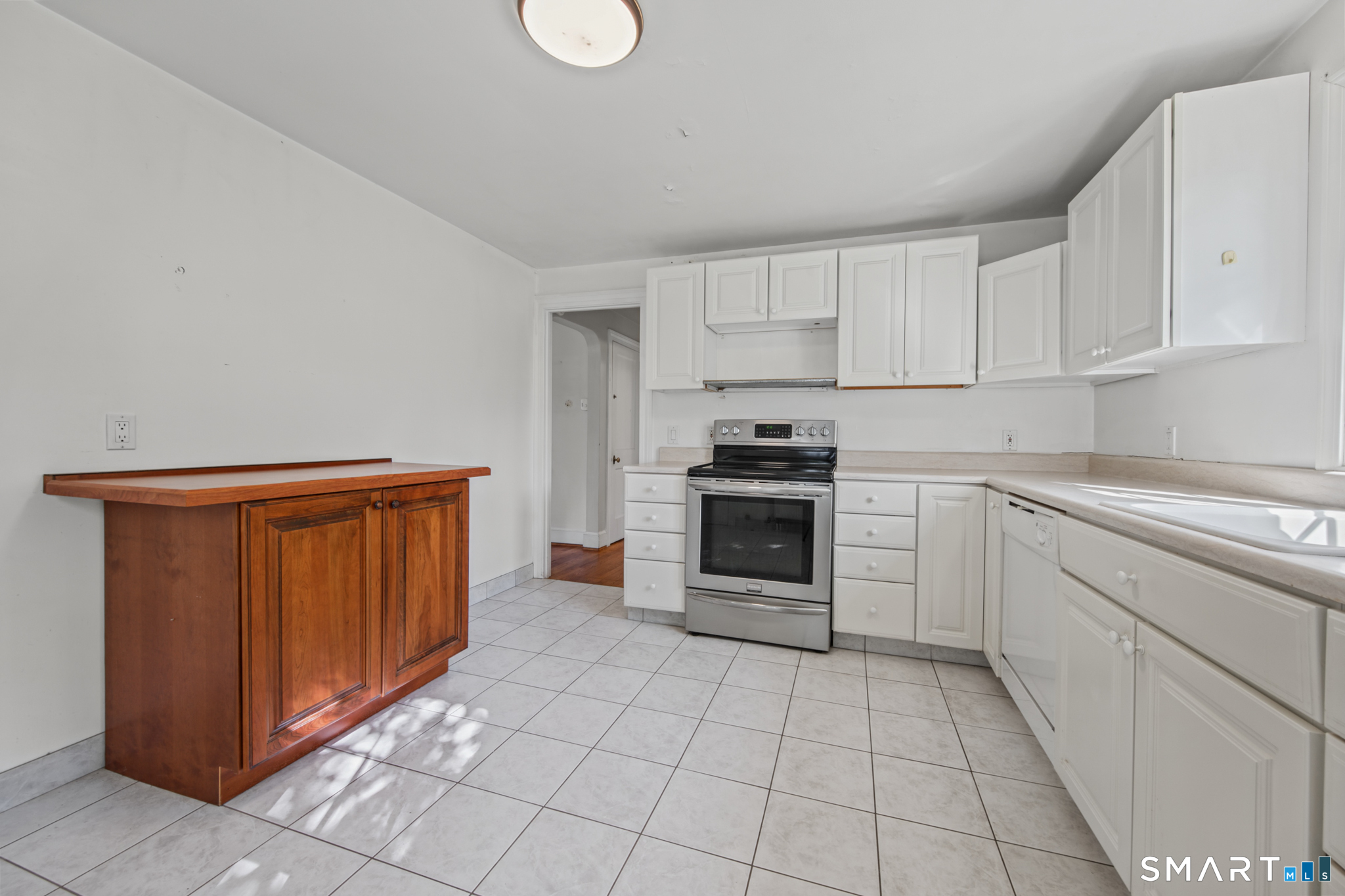 104 Tolland Green Property Photo 7