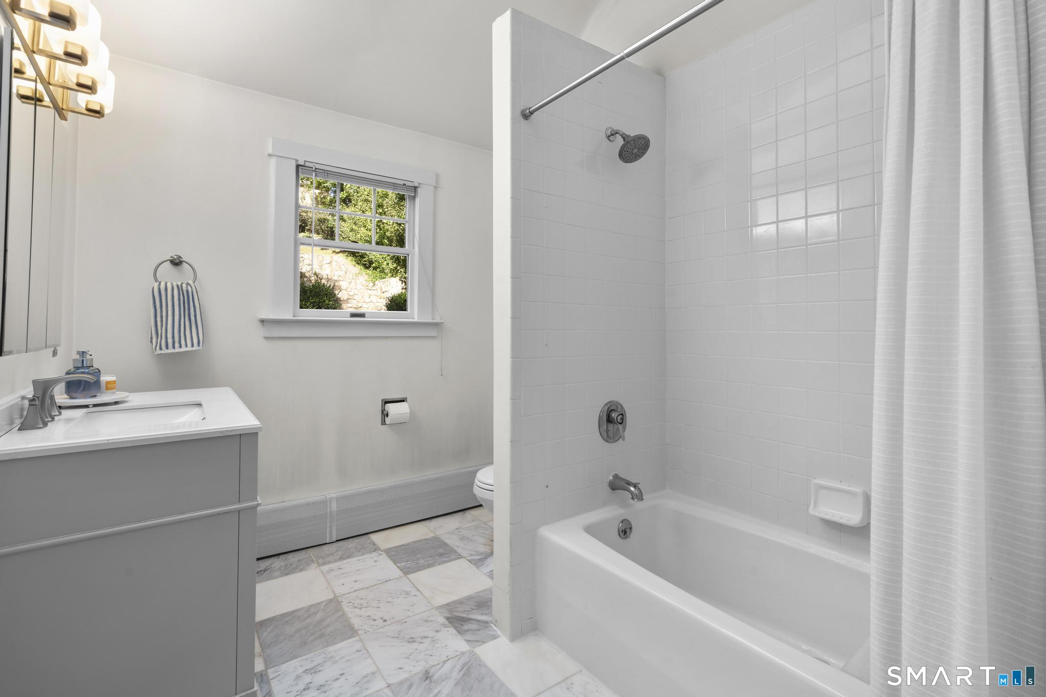 56 Knickerbocker Avenue Property Photo 18