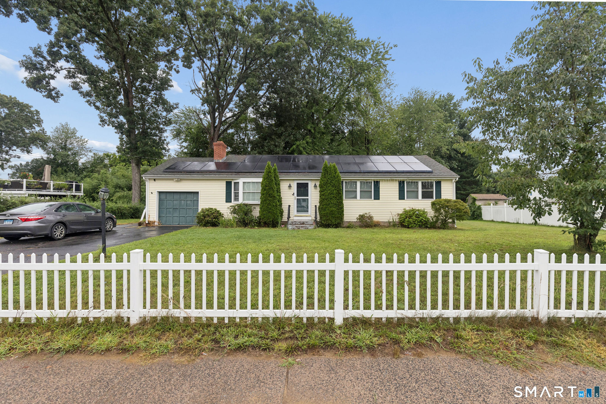 61 University Avenue Property Photo 3