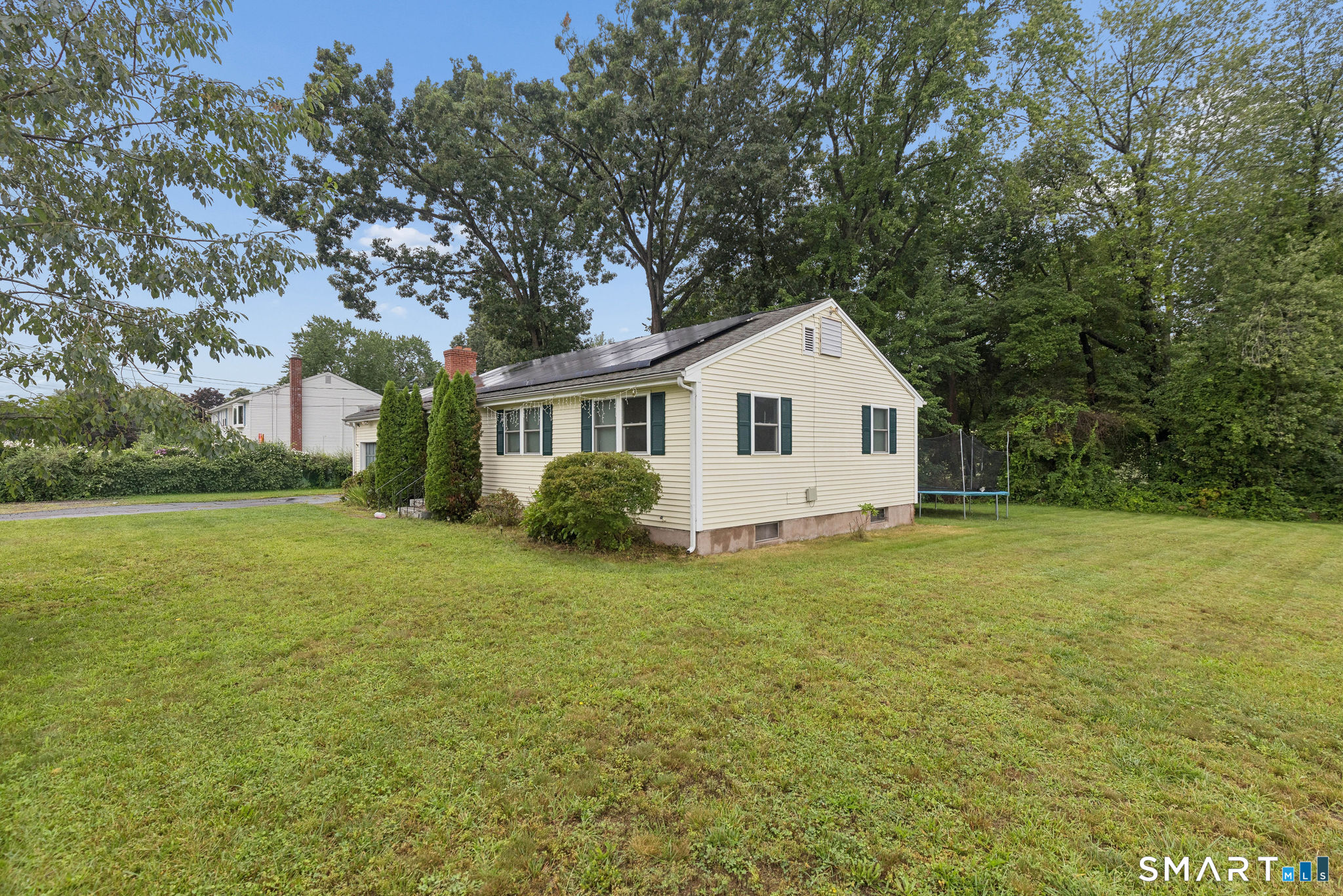 61 University Avenue Property Photo 4