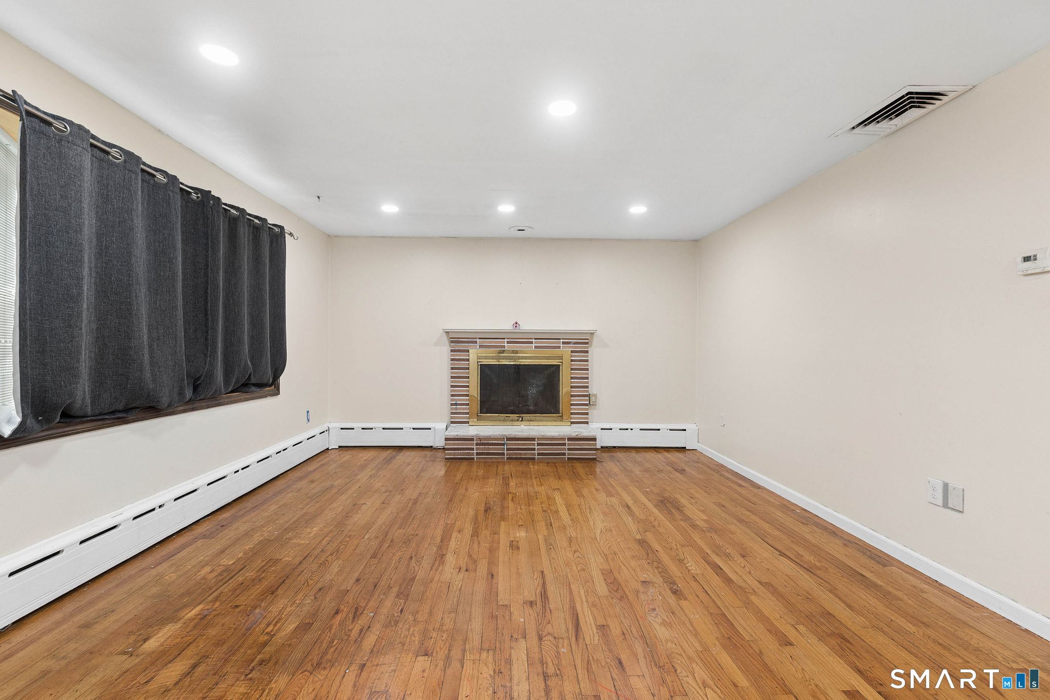 61 University Avenue Property Photo 23