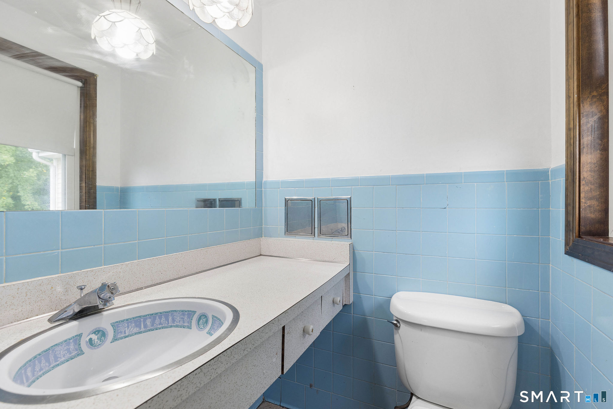 61 University Avenue Property Photo 24
