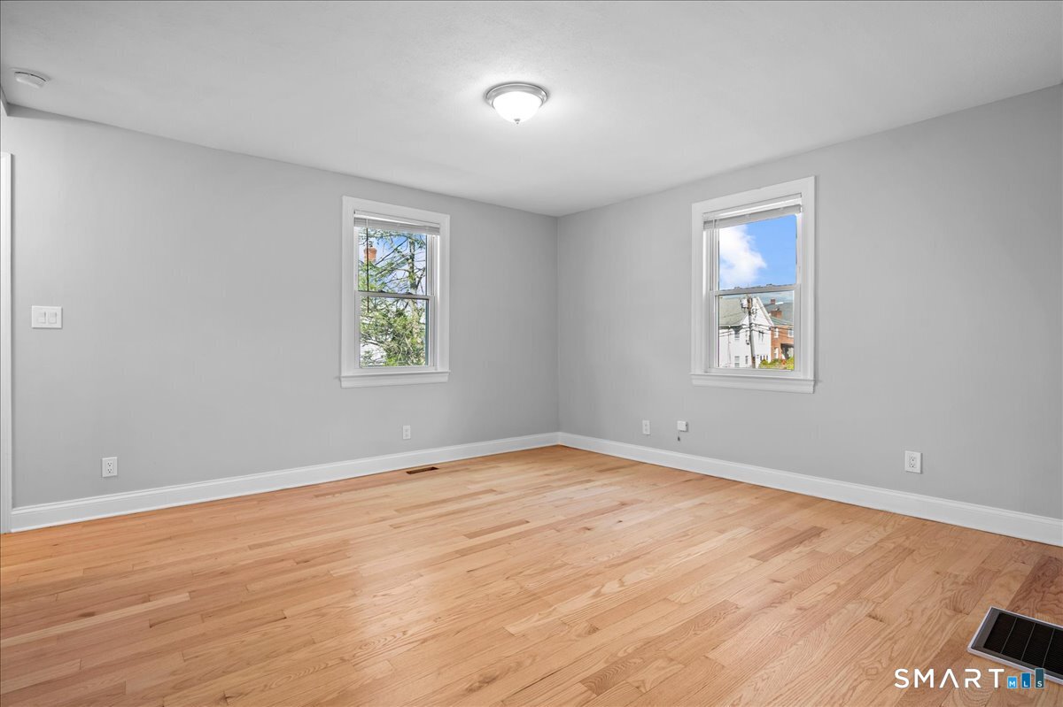 38 Soundview A Avenue Property Photo 3