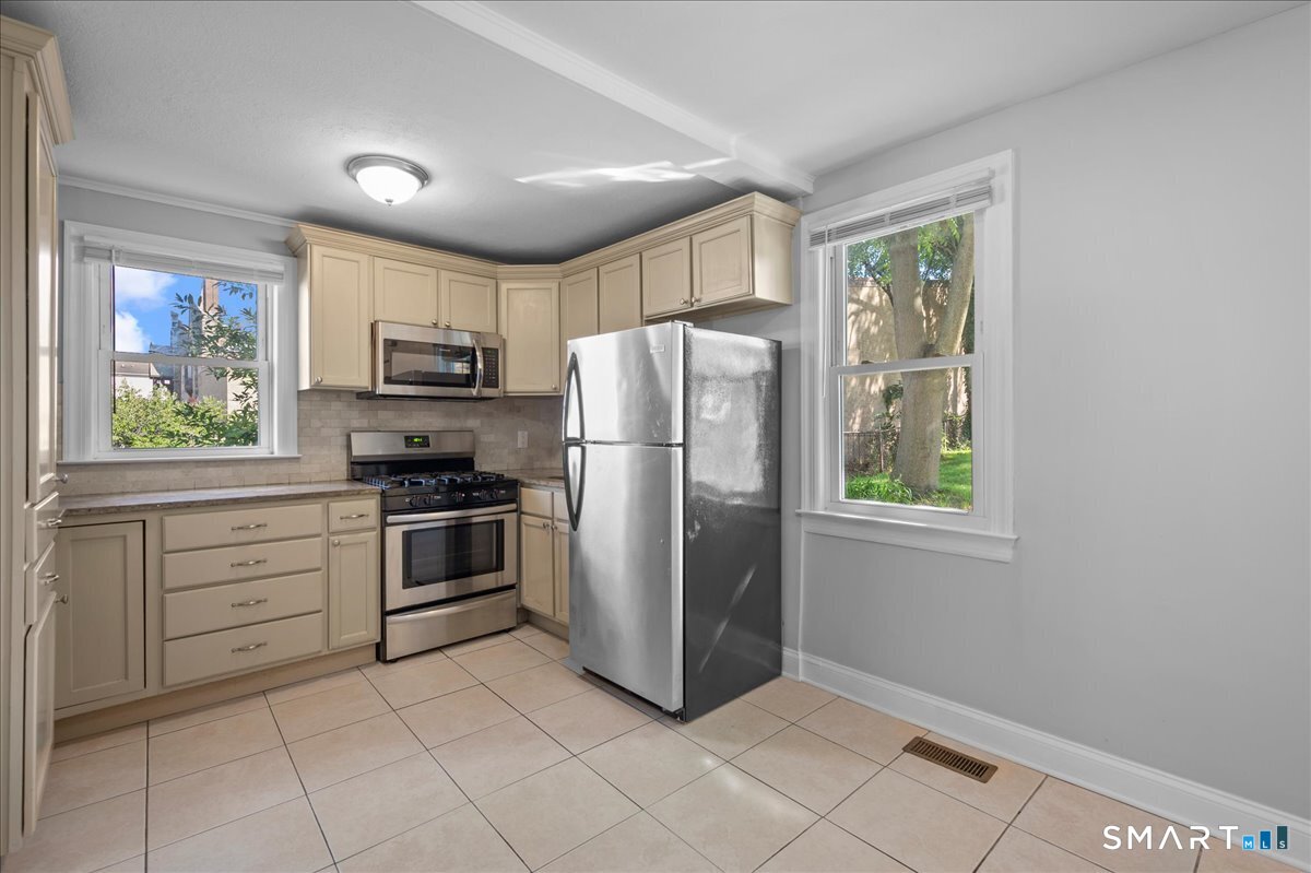 38 Soundview A Avenue Property Photo 6