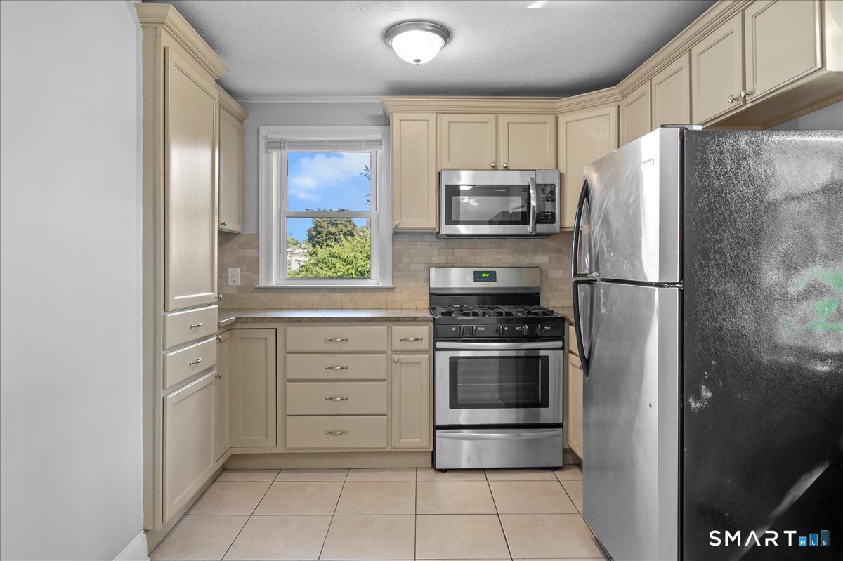 38 Soundview A Avenue Property Photo 8