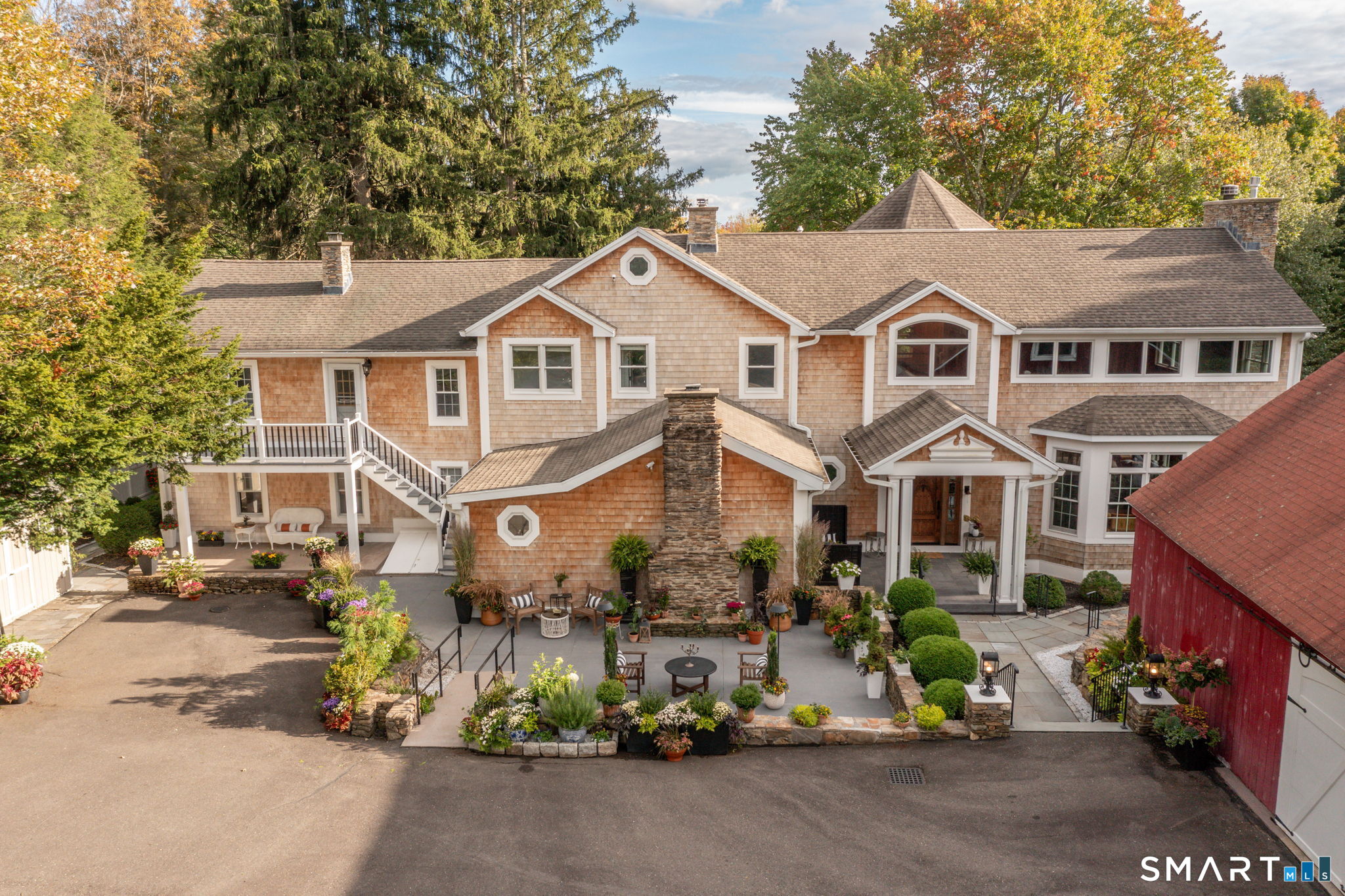 695 Spindle Hill Road Property Photo 1