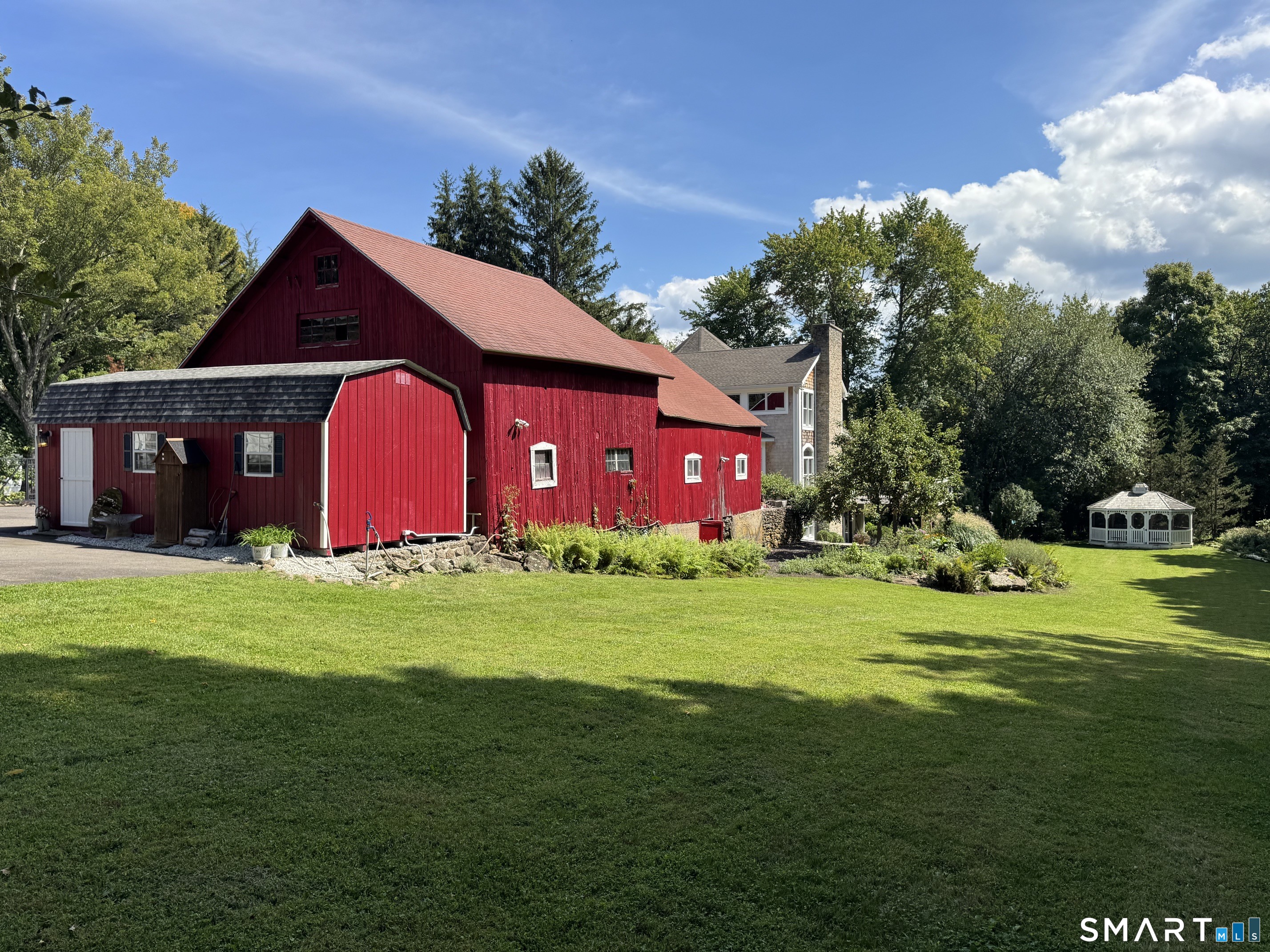 695 Spindle Hill Road Property Photo 3