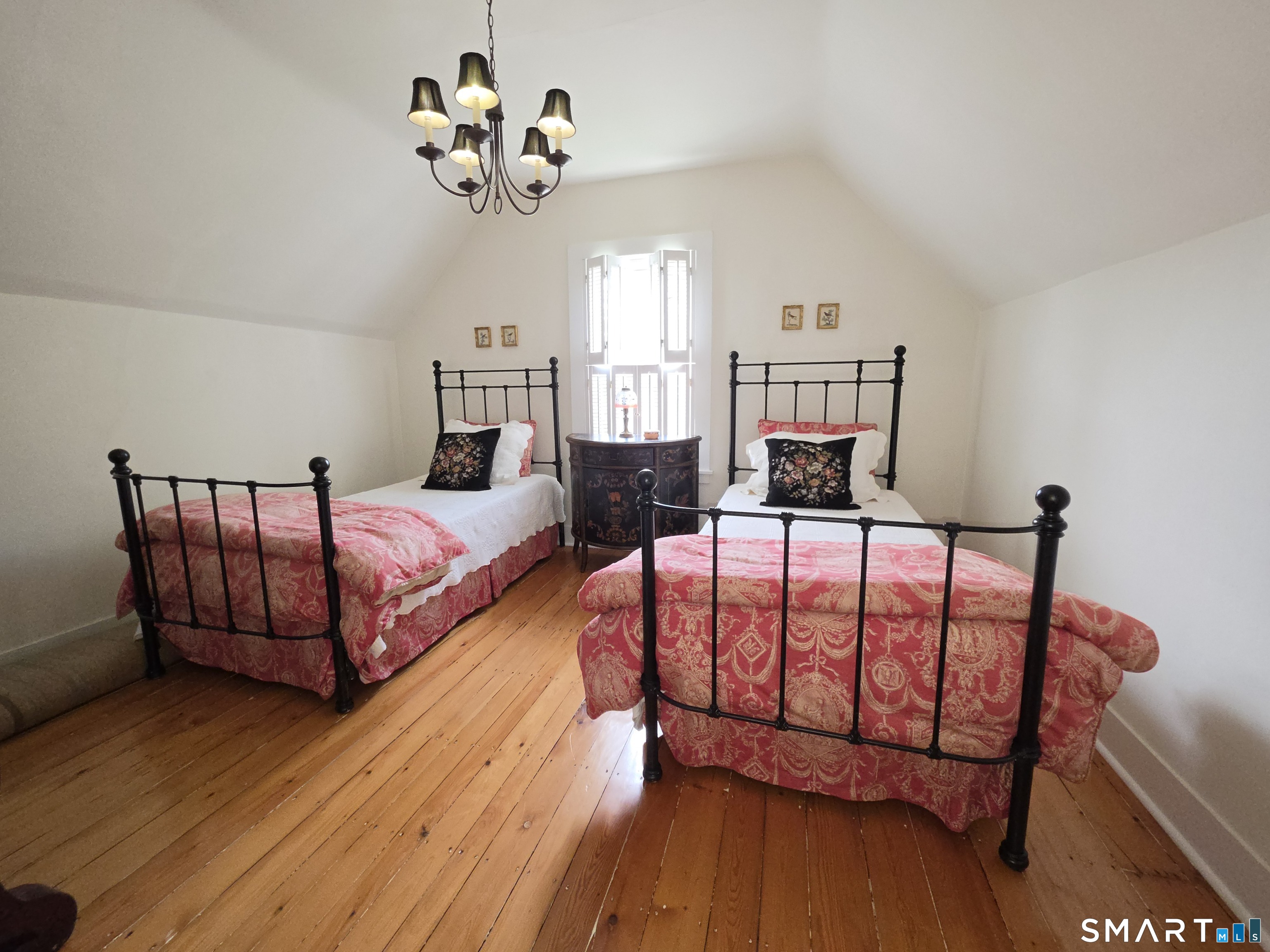 225 Woodstock Avenue Property Photo 15