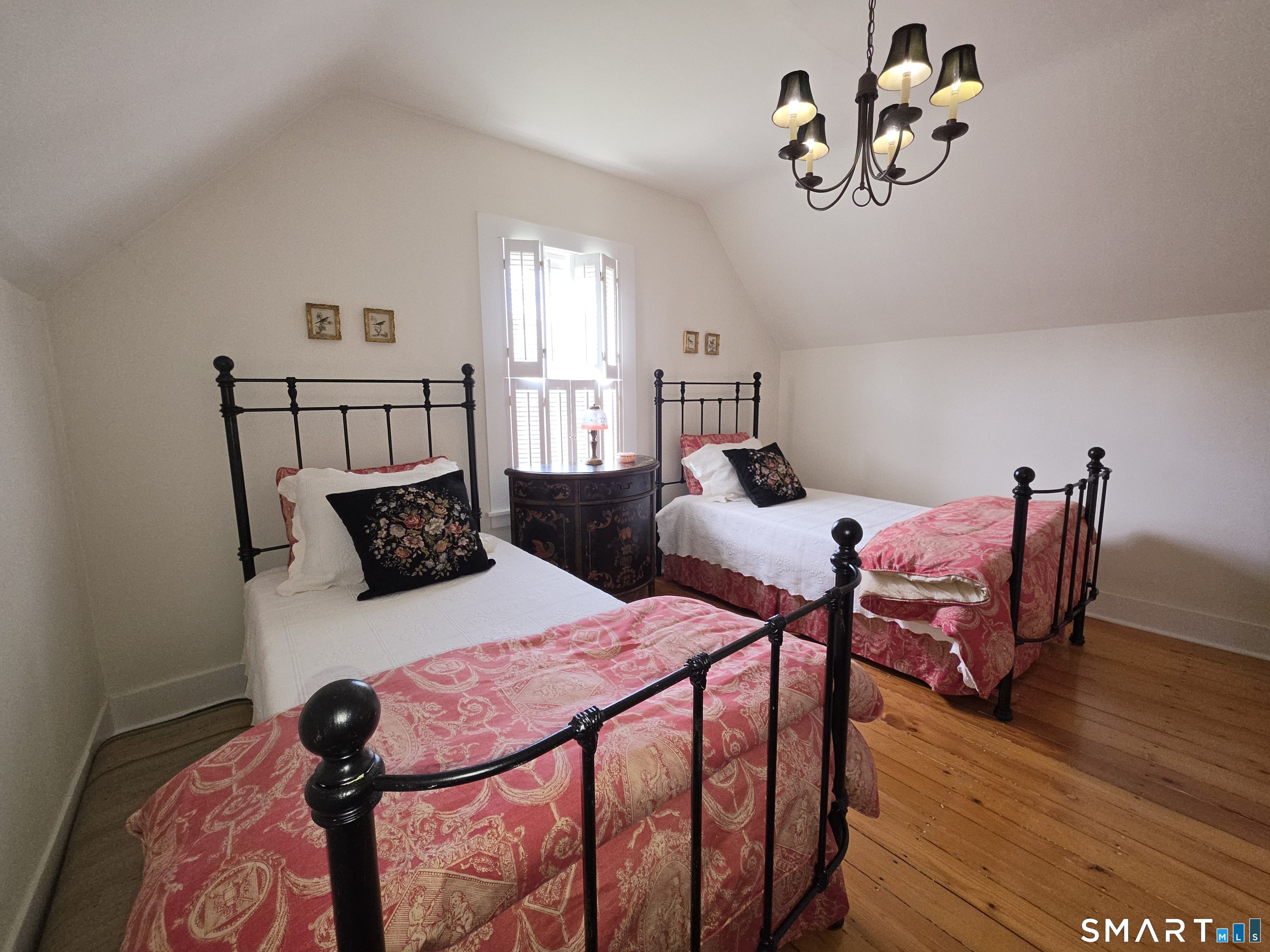 225 Woodstock Avenue Property Photo 16