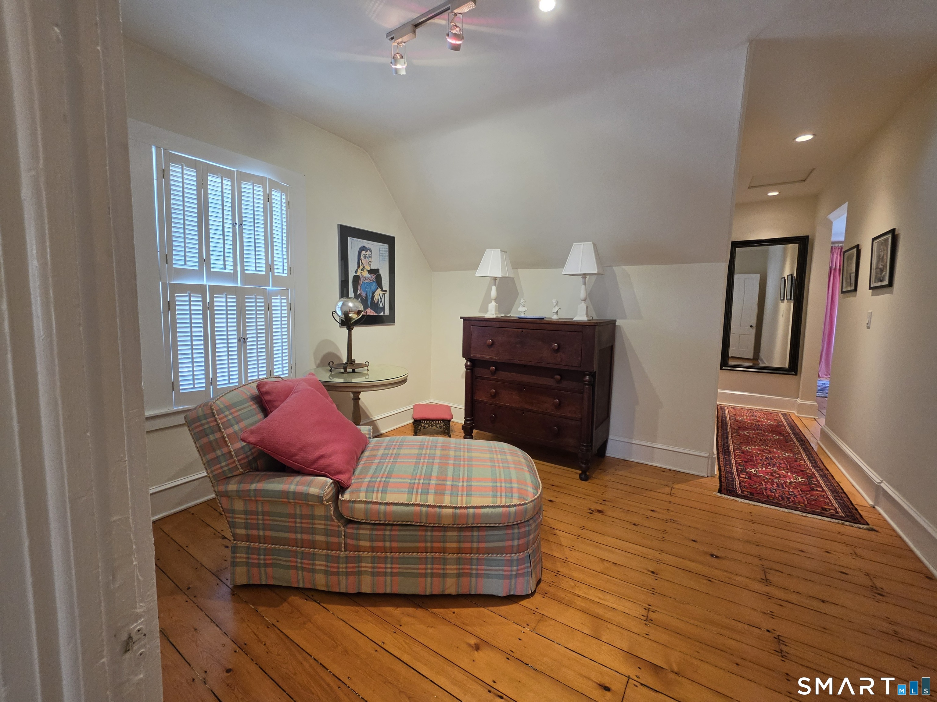 225 Woodstock Avenue Property Photo 20