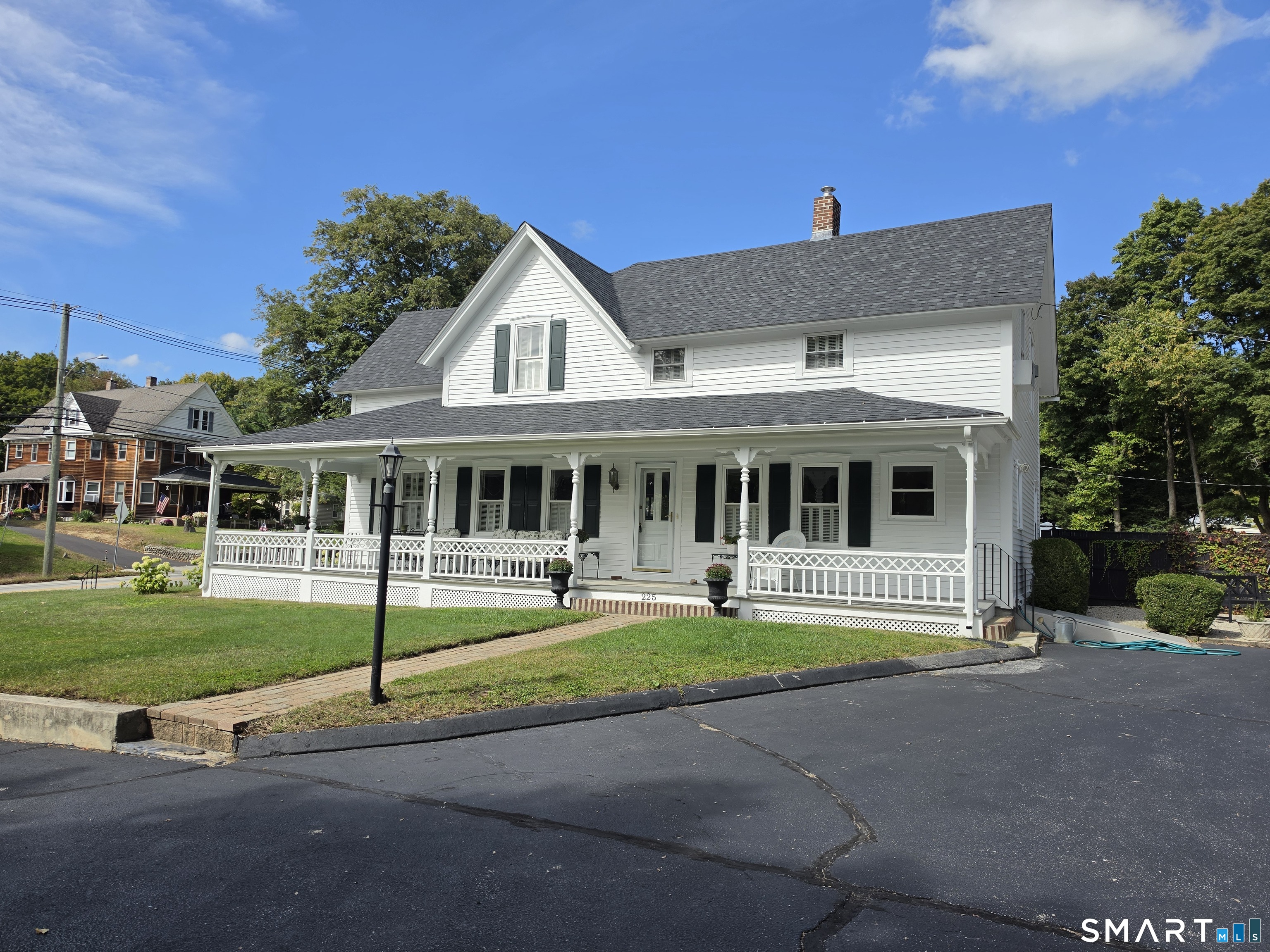 225 Woodstock Avenue Property Photo 30