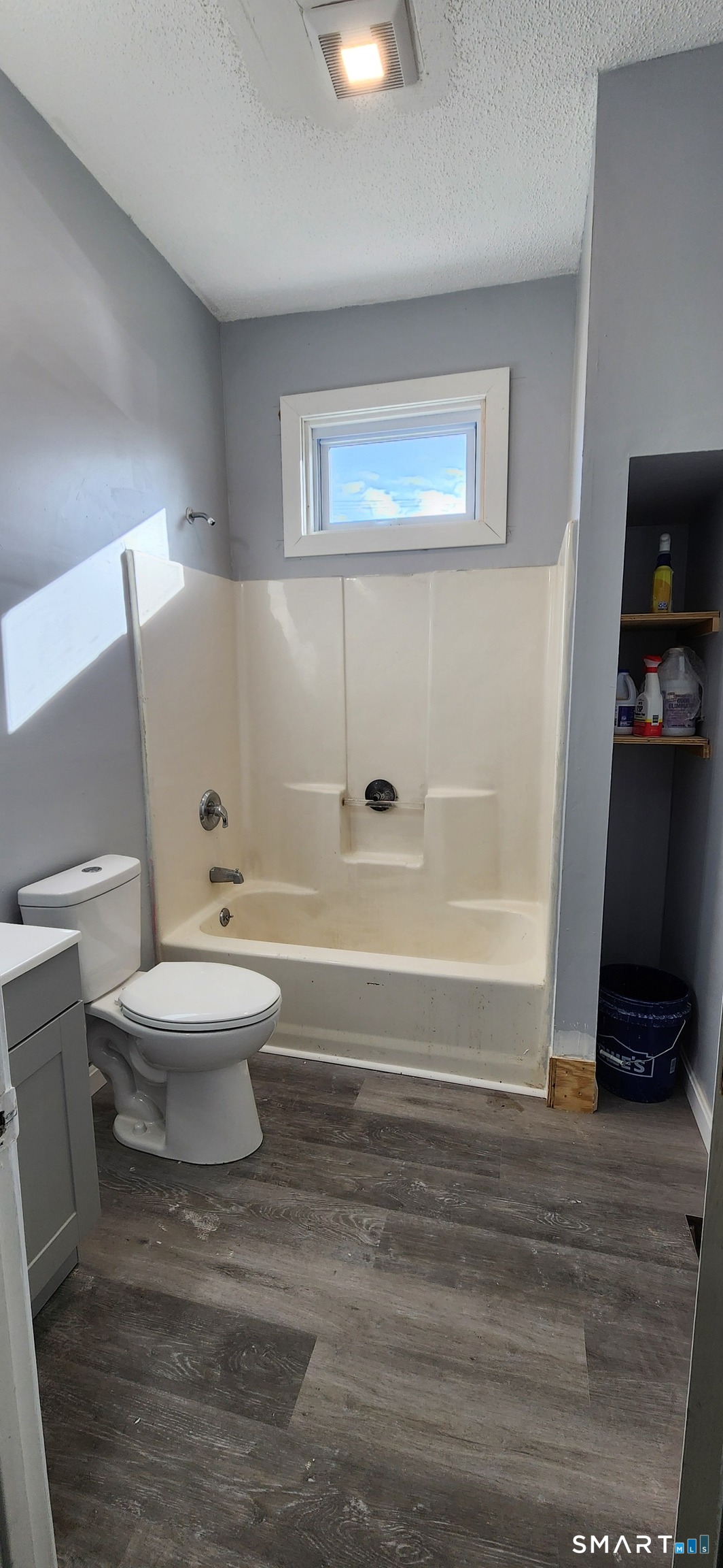 24 Meadow 1st Fl. South Street Property Photo 14