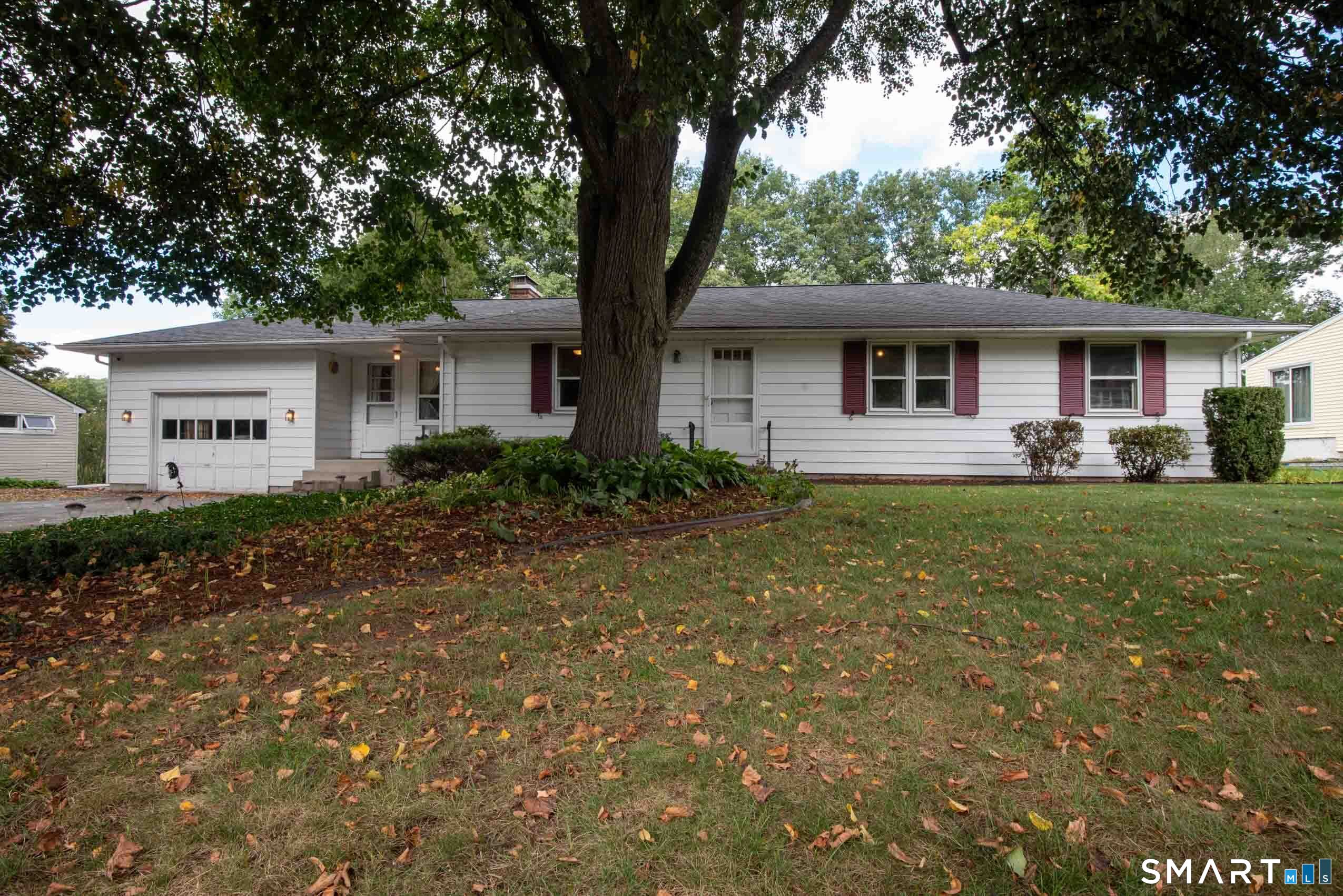 125 Country Lane Property Photo 1