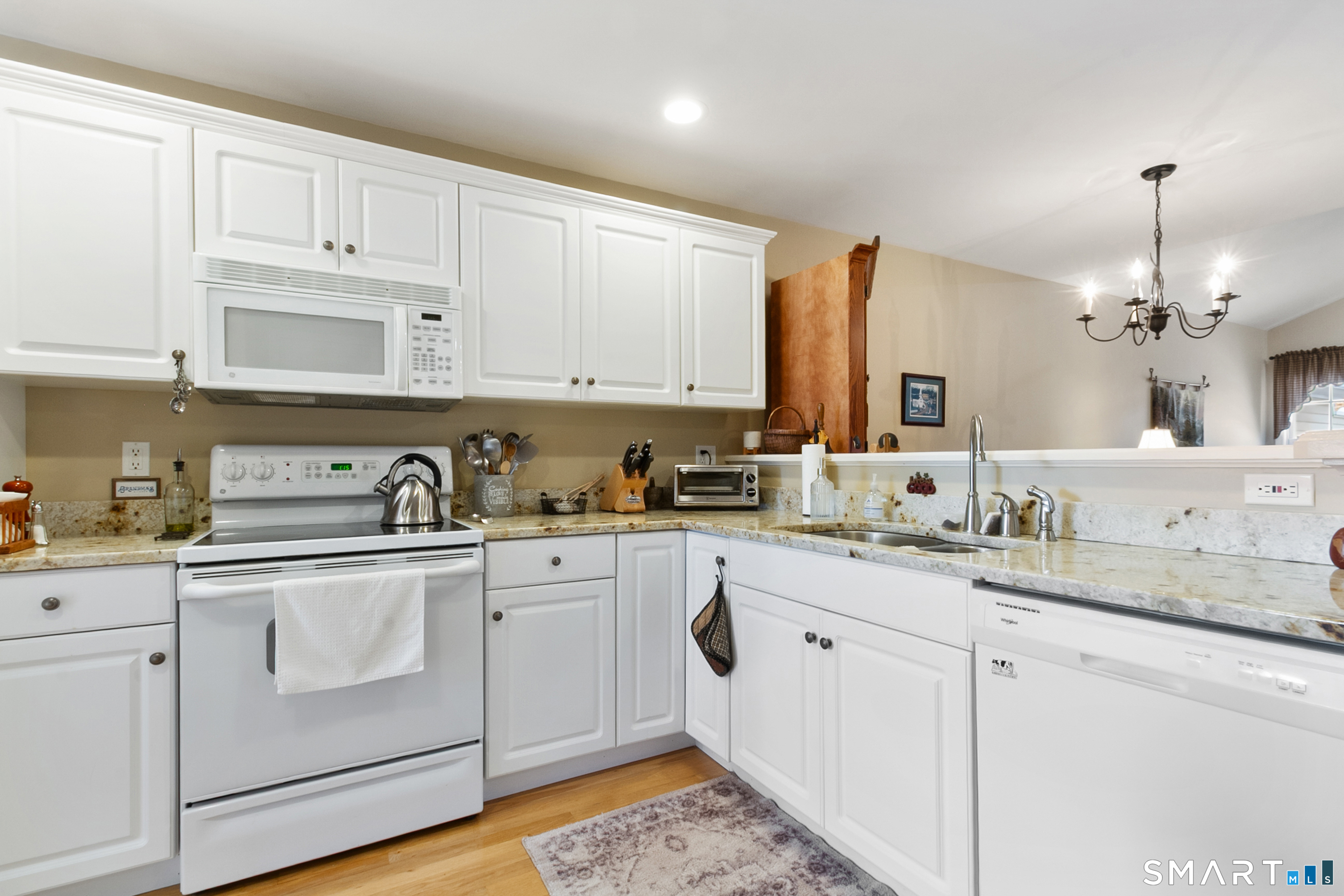 177 Julia 177 Court Property Photo 4