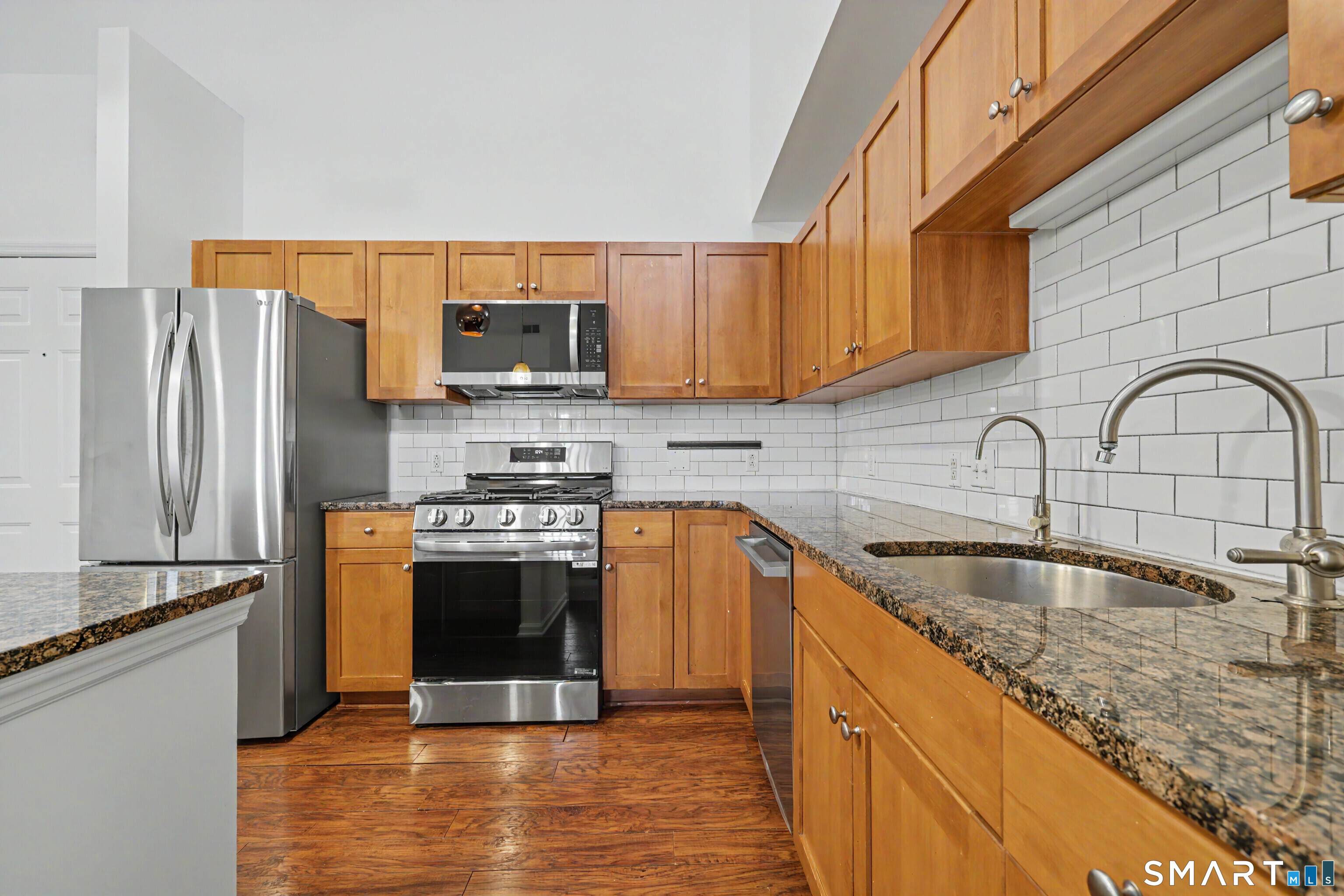 25 Adams 409 Avenue Property Photo 4