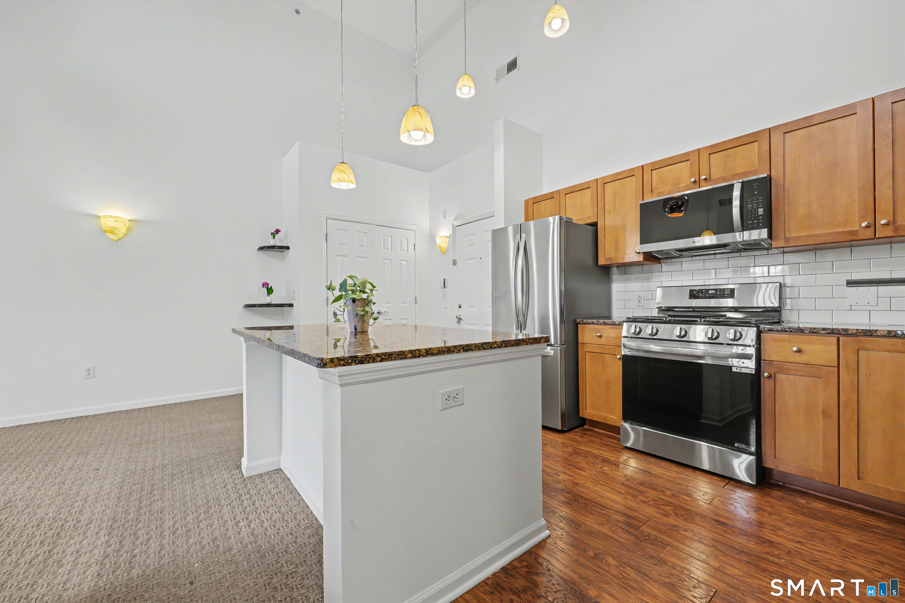 25 Adams 409 Avenue Property Photo 6