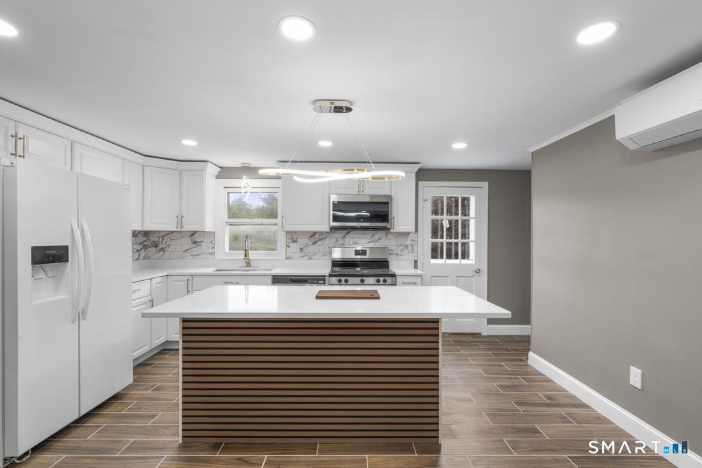 345 Harland Road Property Photo 4