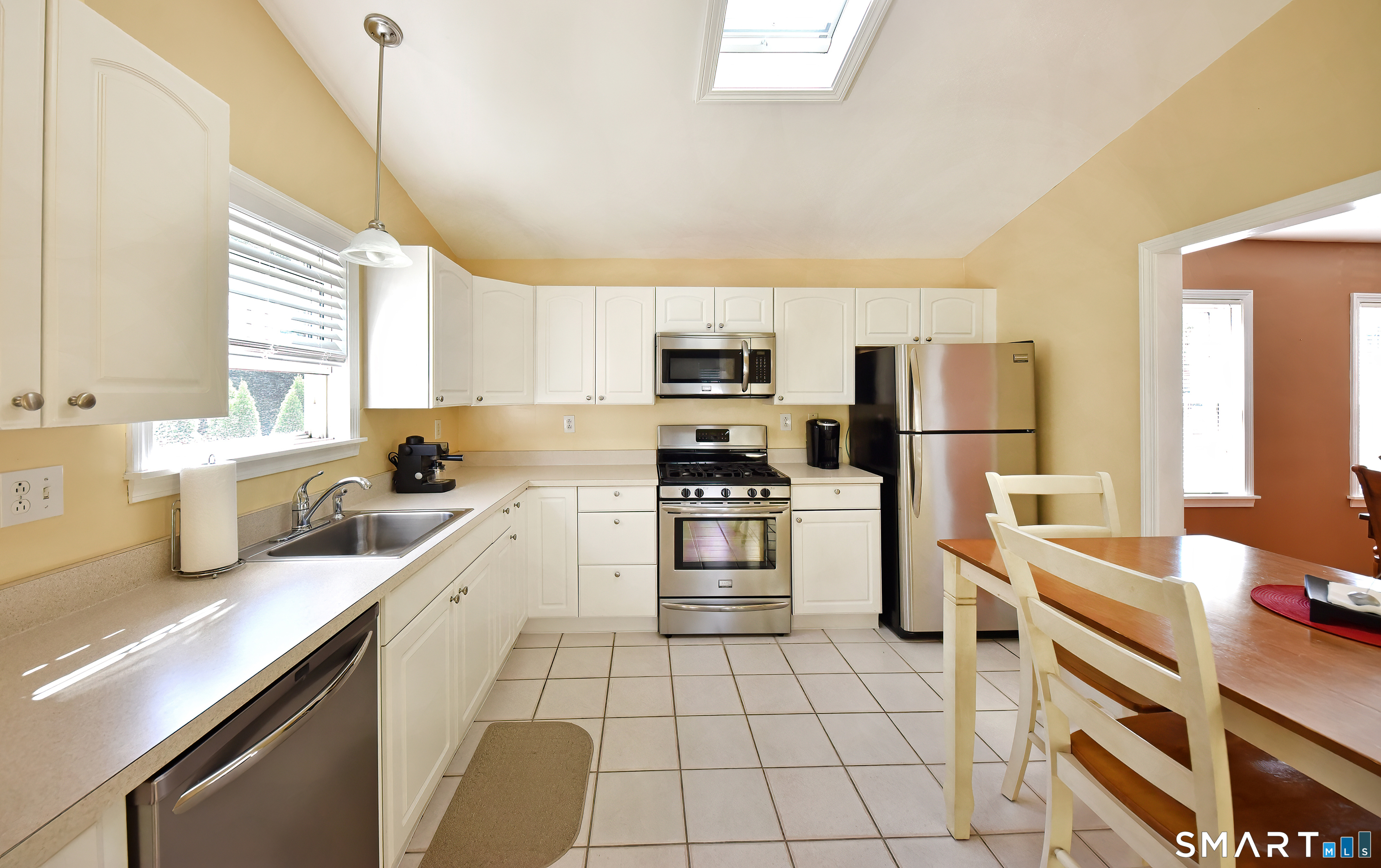 75 Laurel Street Property Photo 3