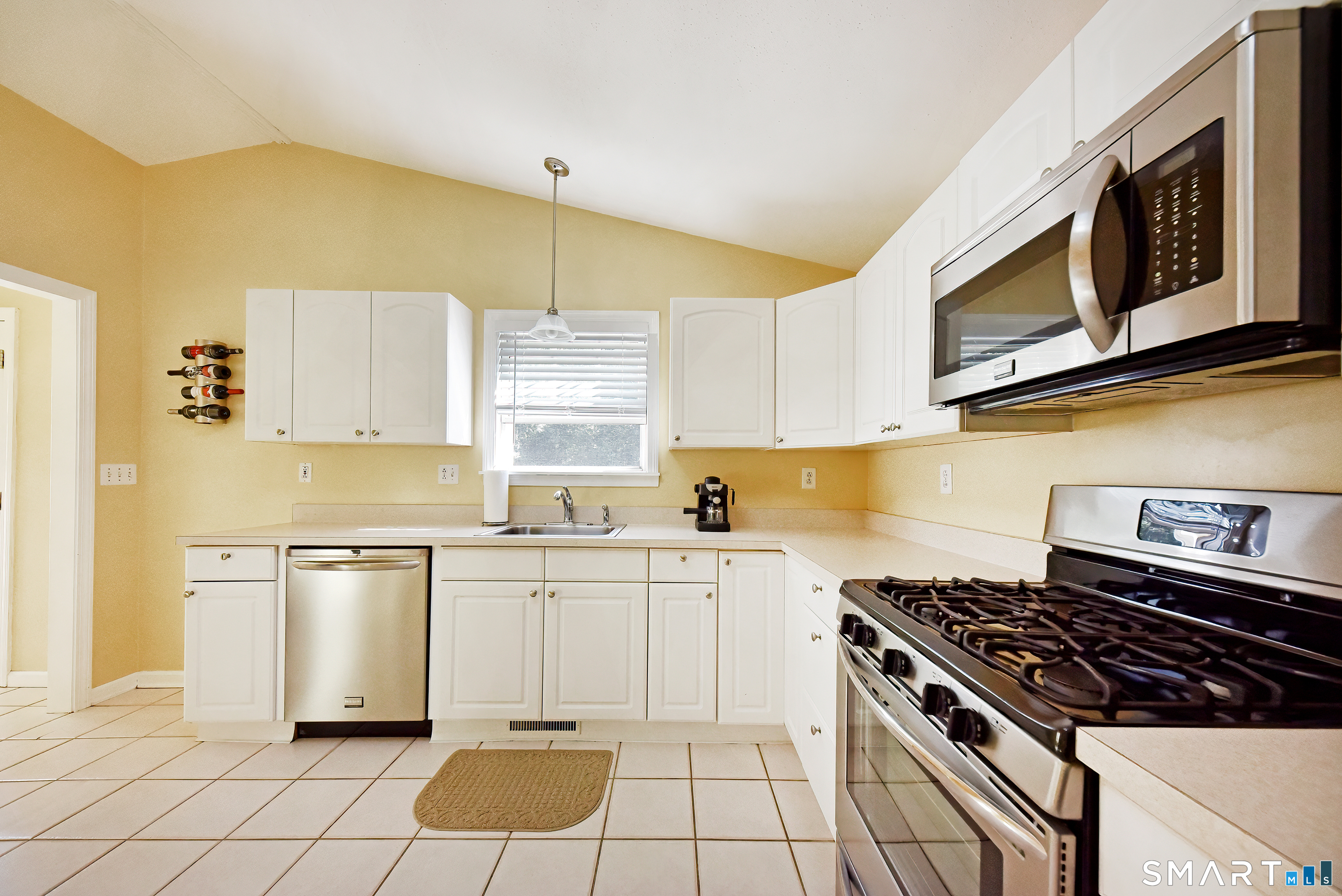 75 Laurel Street Property Photo 4