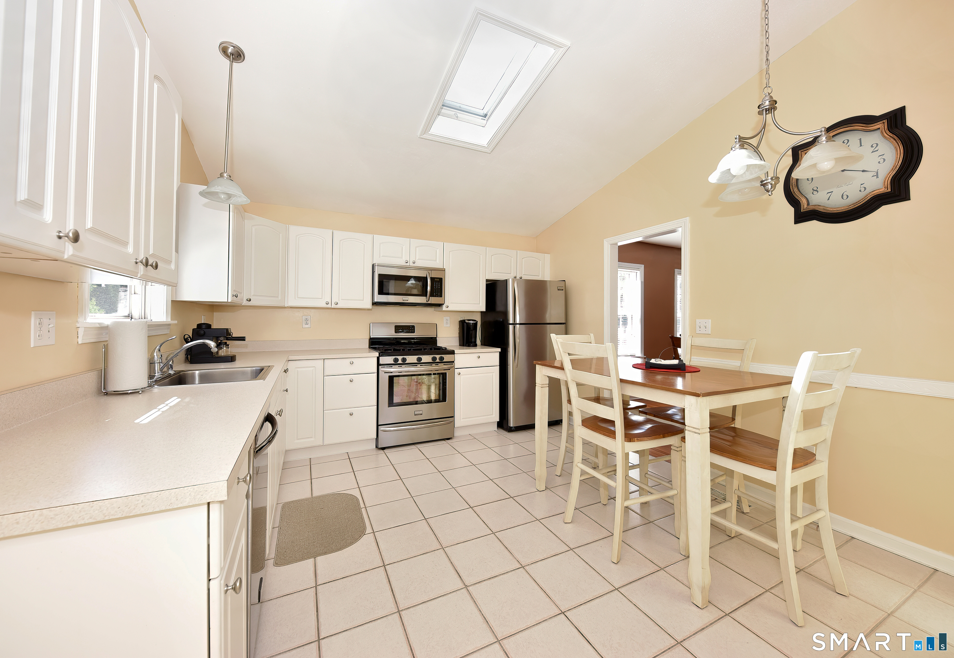 75 Laurel Street Property Photo 5