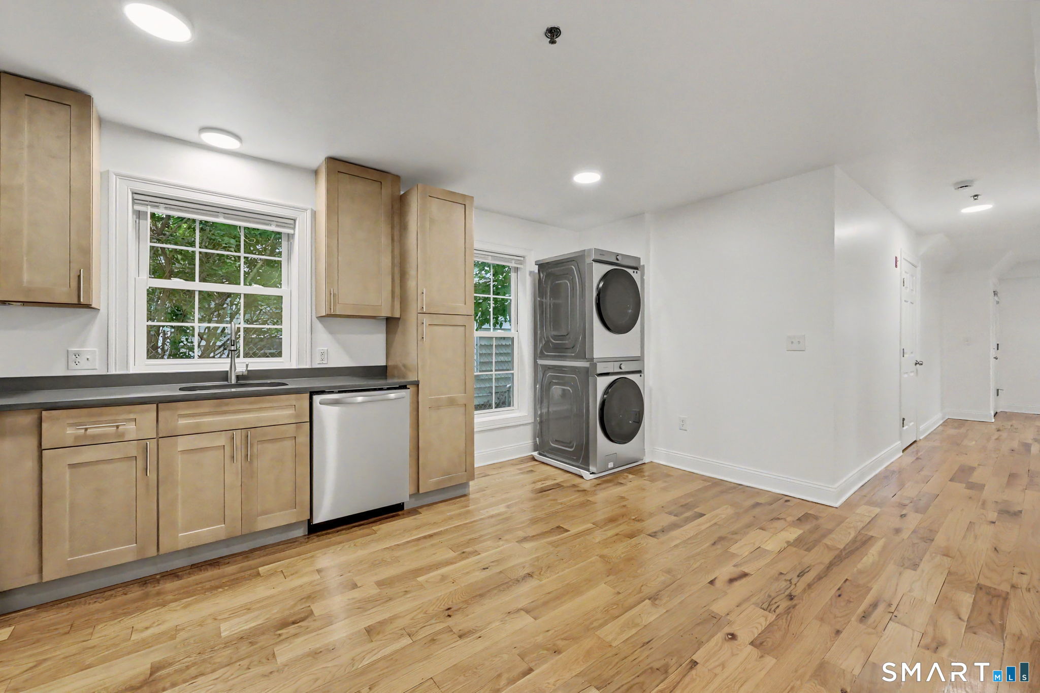 863-865 Brewster Street Property Photo 4