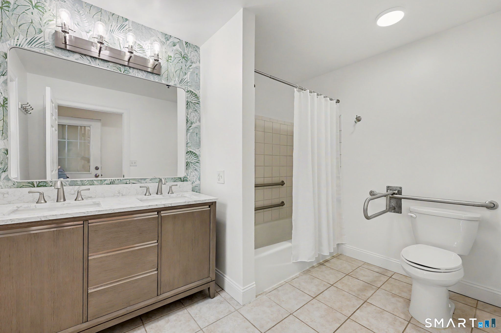 863-865 Brewster Street Property Photo 8