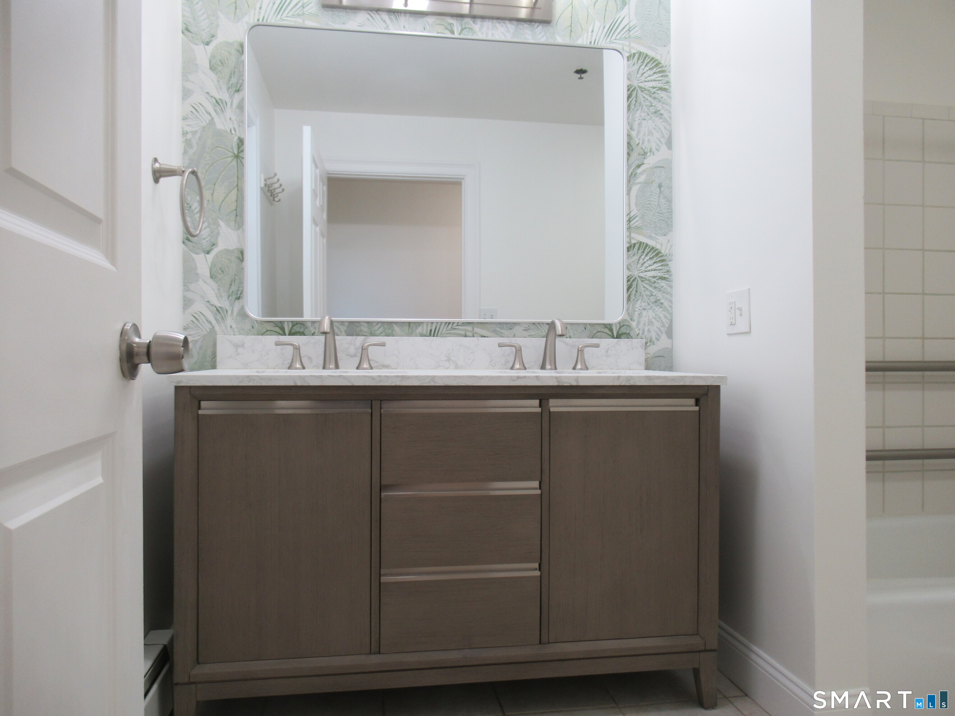 863-865 Brewster Street Property Photo 9