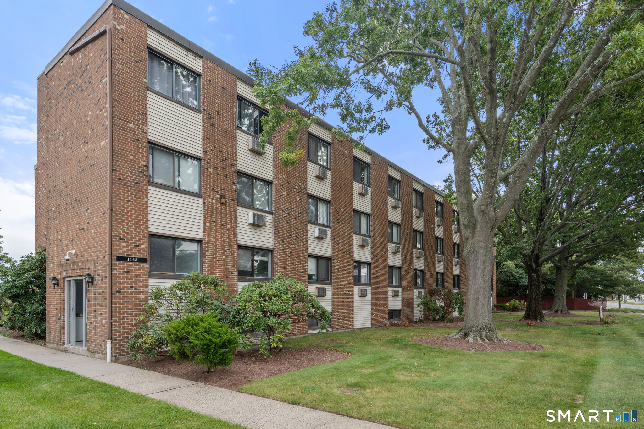 1168 Main B 5 Street Property Photo 1