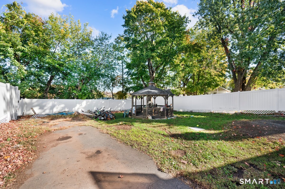 210 Maple Street Property Photo 4