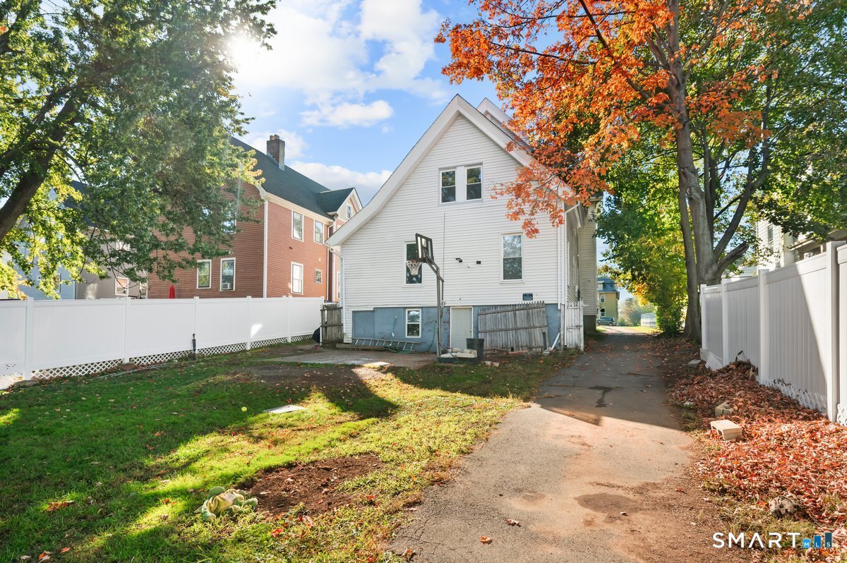 210 Maple Street Property Photo 5