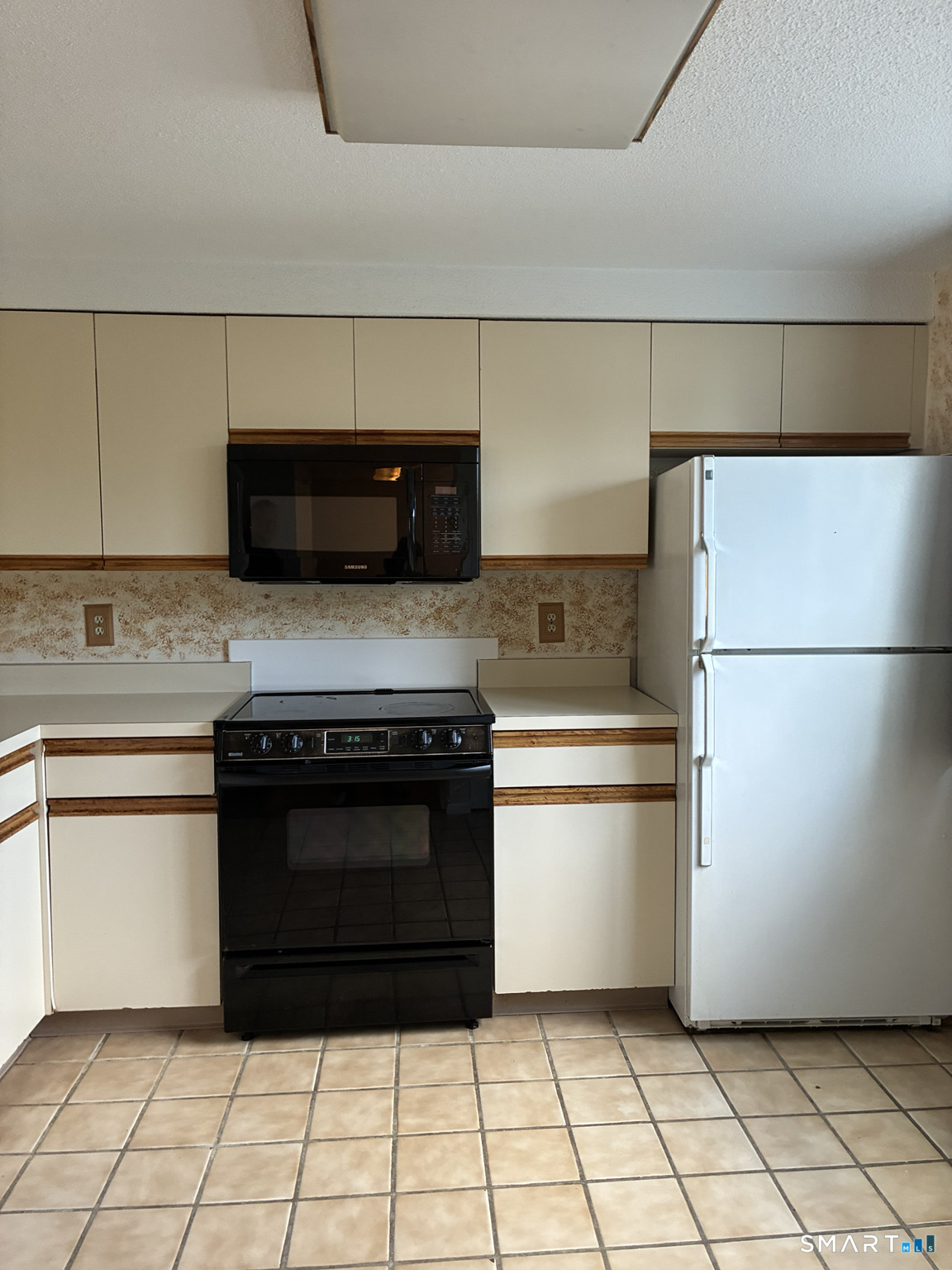 47 Woodbridge 17c Lane Property Photo 2