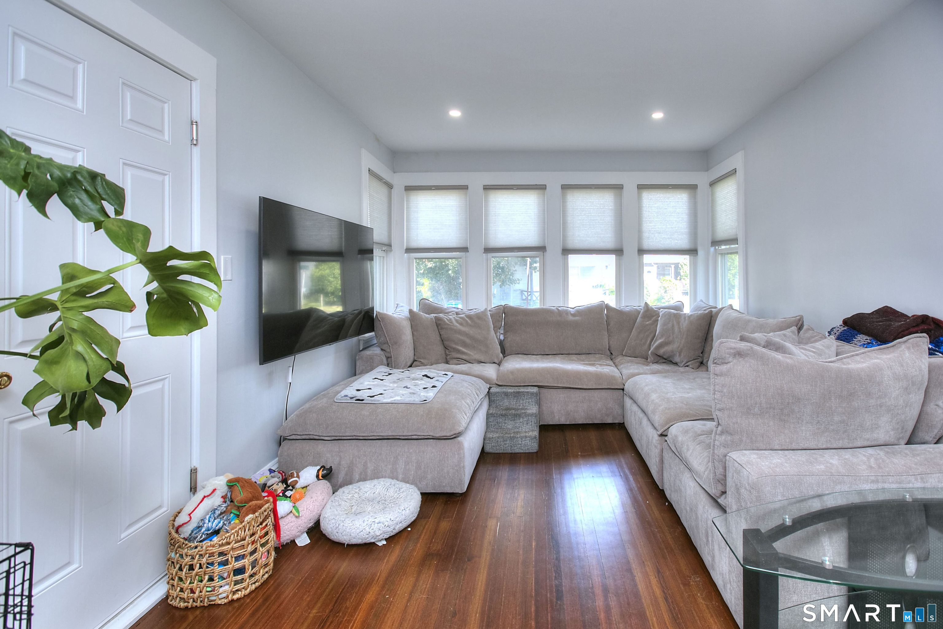 2029 Kings Highway Property Photo 6