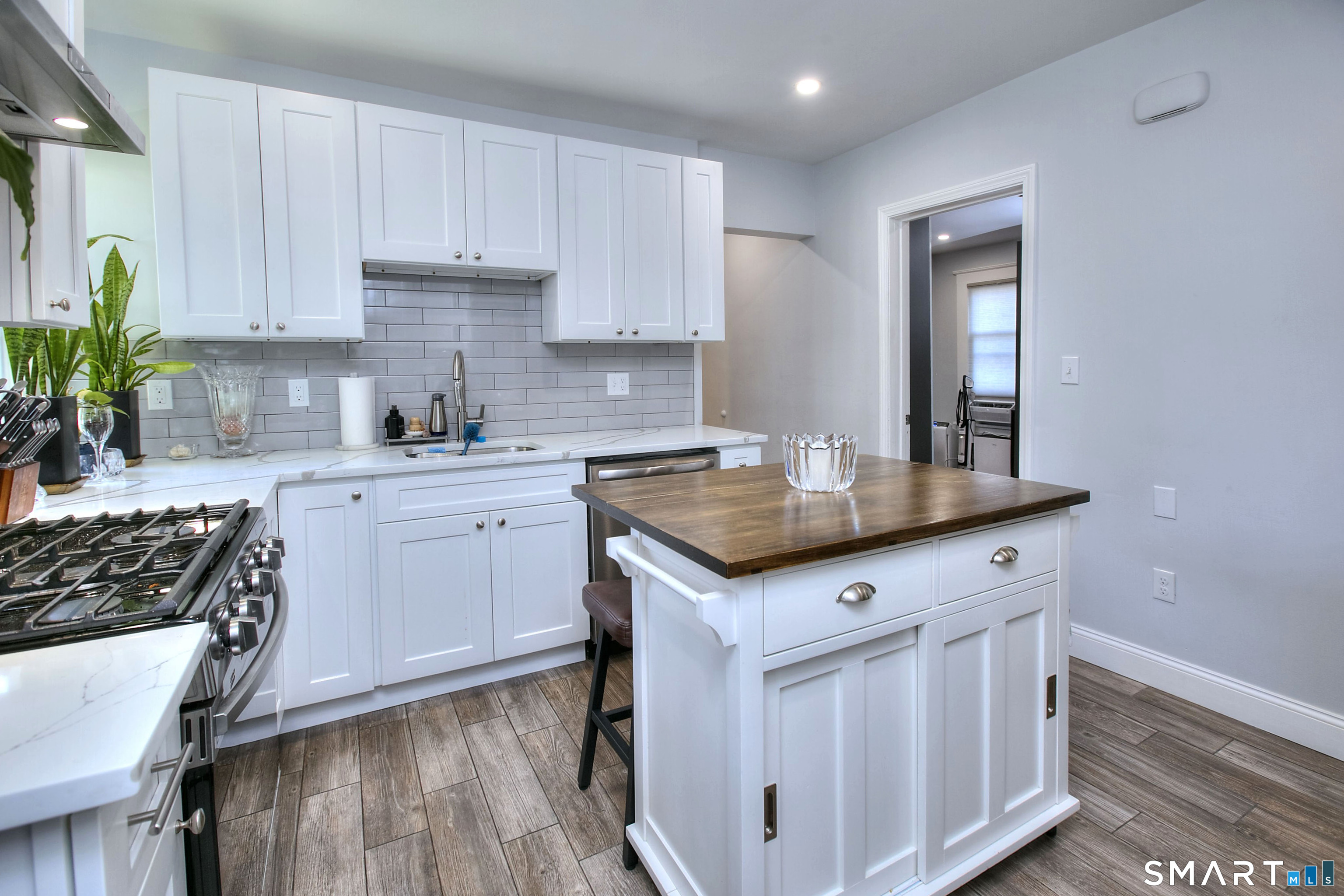2029 Kings Highway Property Photo 8
