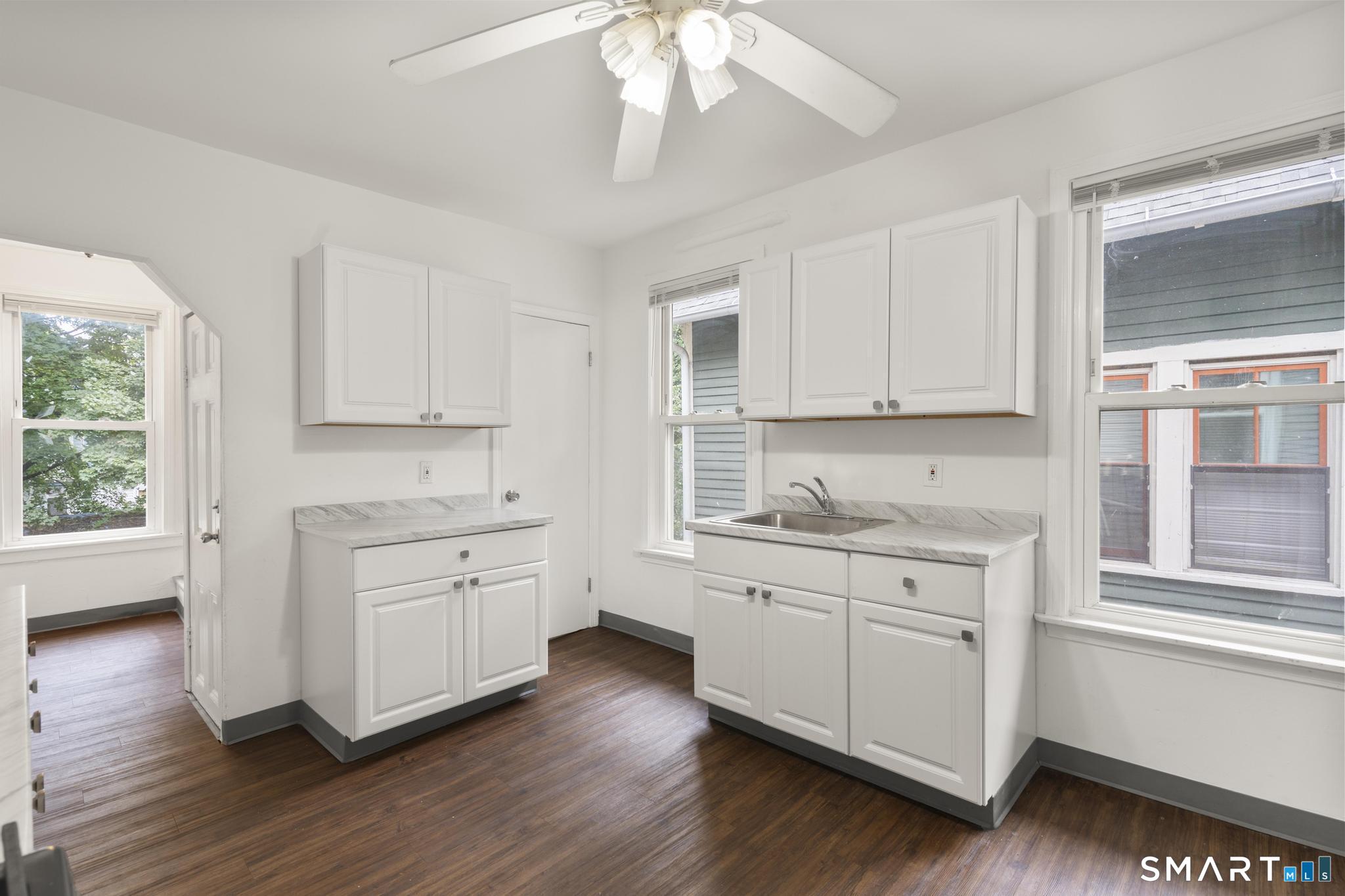 323 Division West Street Property Photo 4