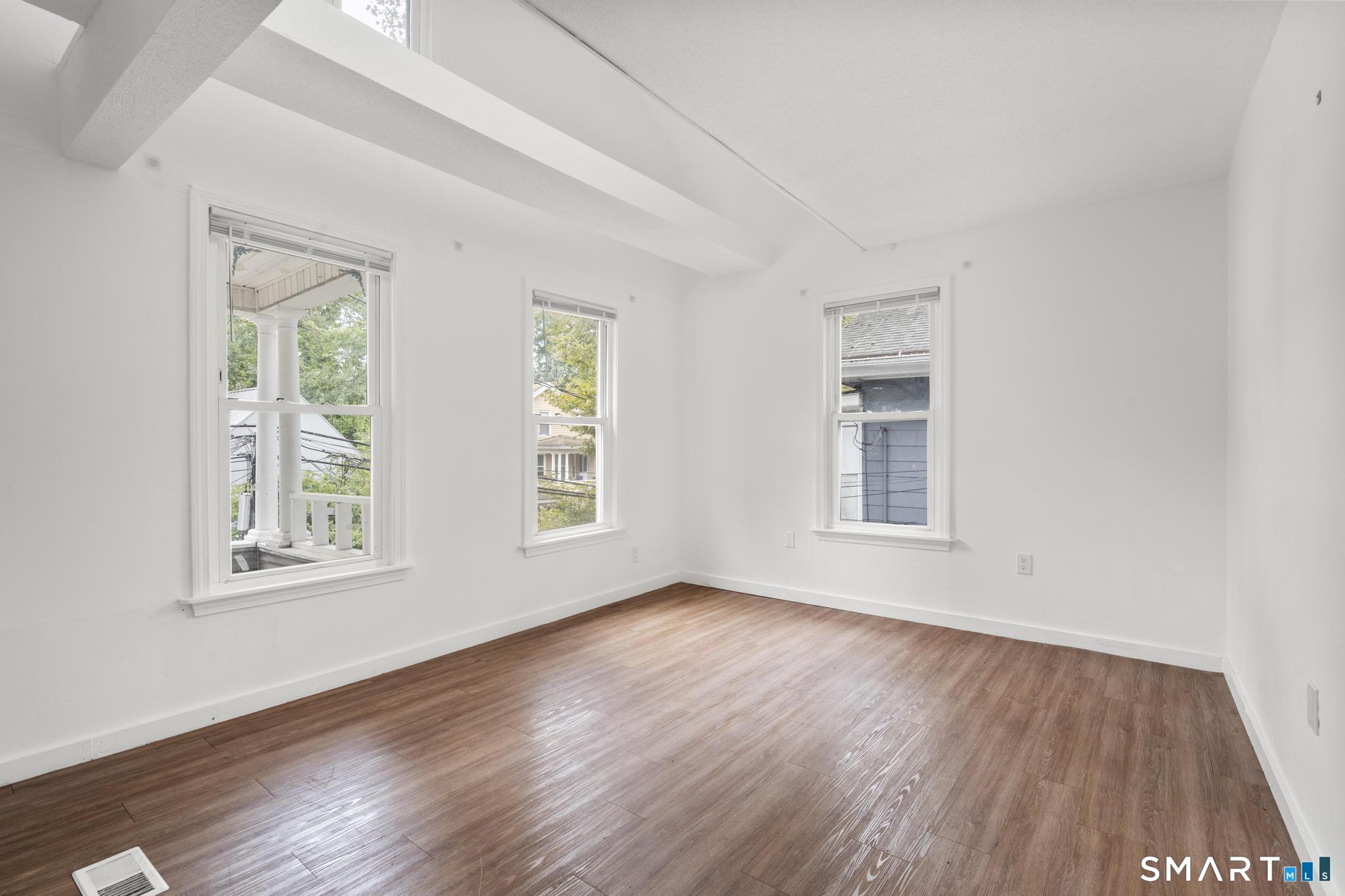 323 Division West Street Property Photo 9