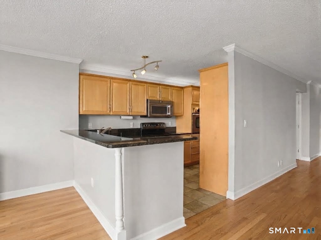 1 Strawberry Hill 12e Avenue Property Photo 9
