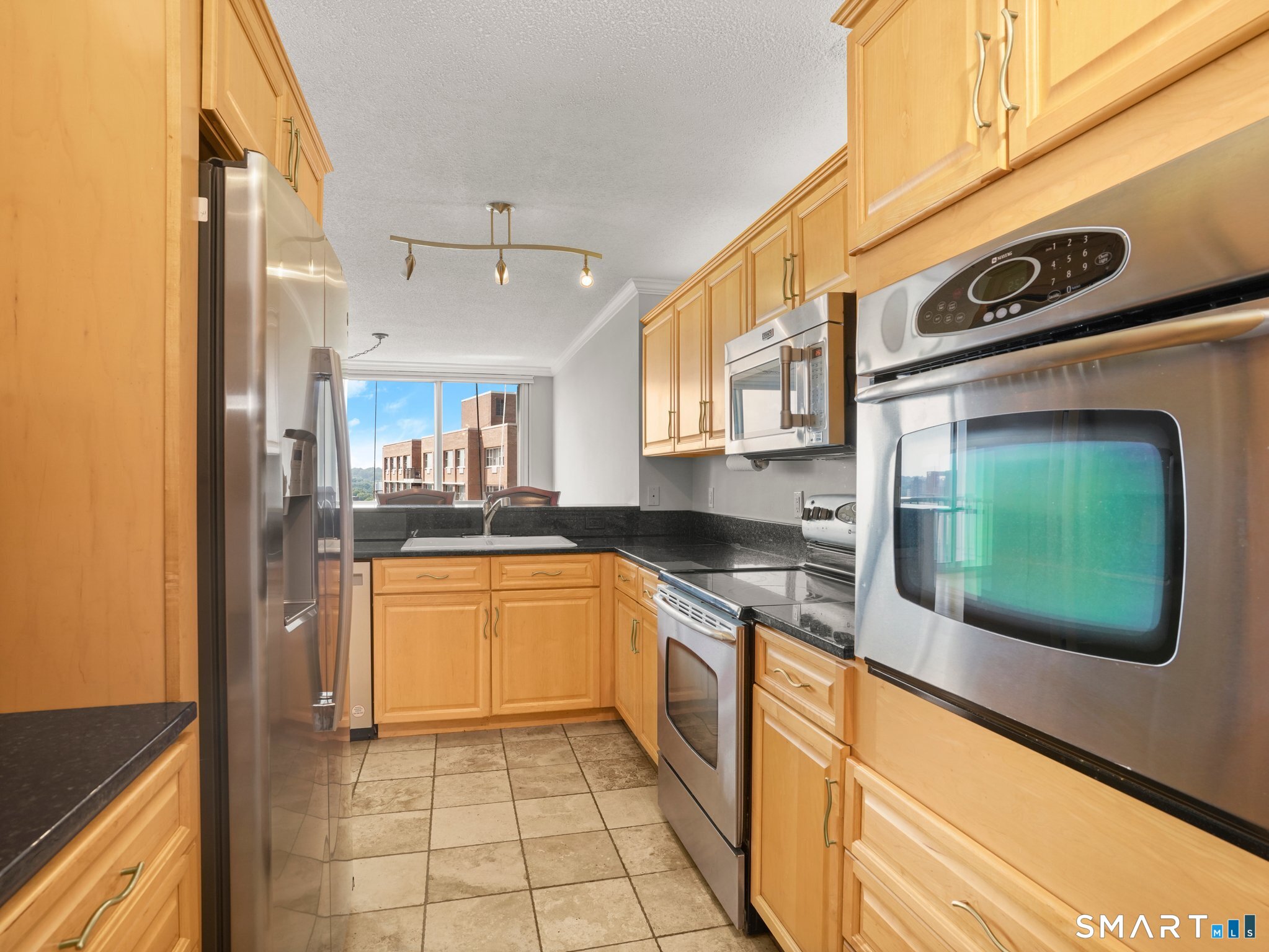1 Strawberry Hill 12e Avenue Property Photo 10