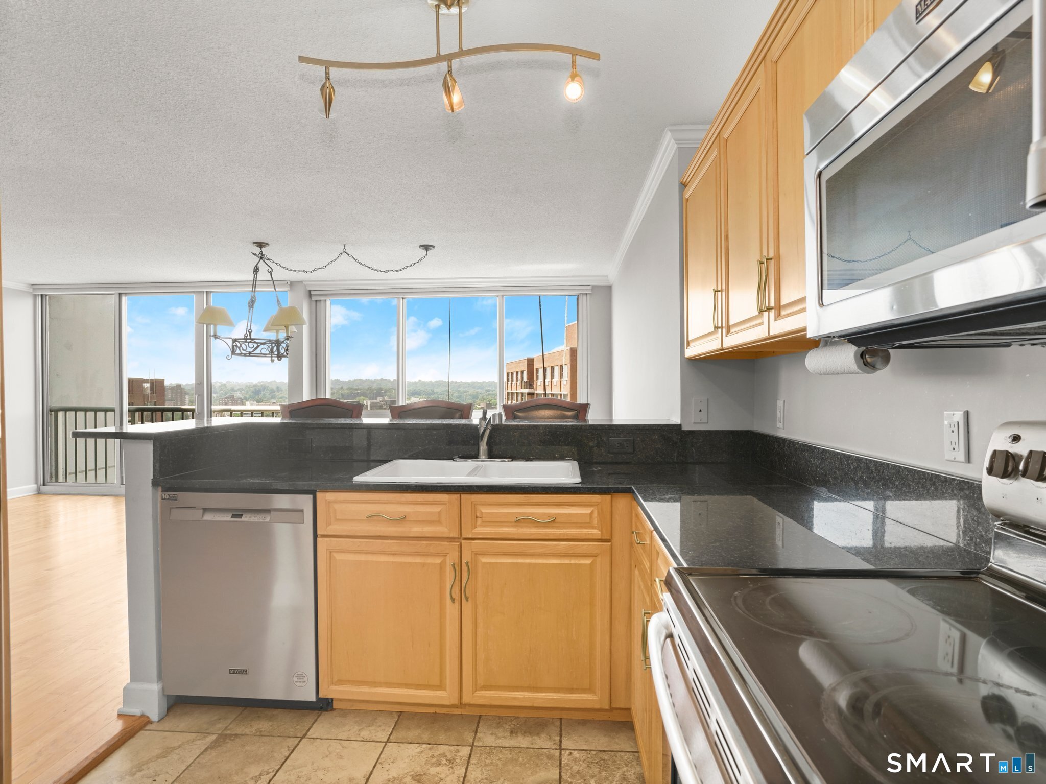 1 Strawberry Hill 12e Avenue Property Photo 11