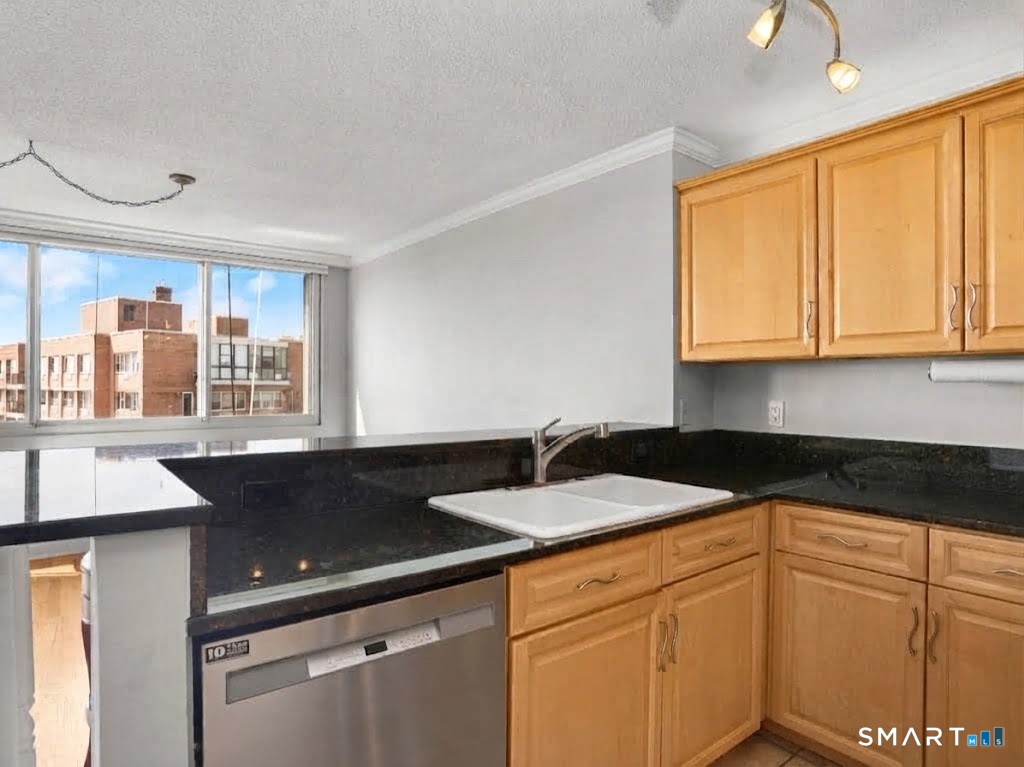 1 Strawberry Hill 12e Avenue Property Photo 12