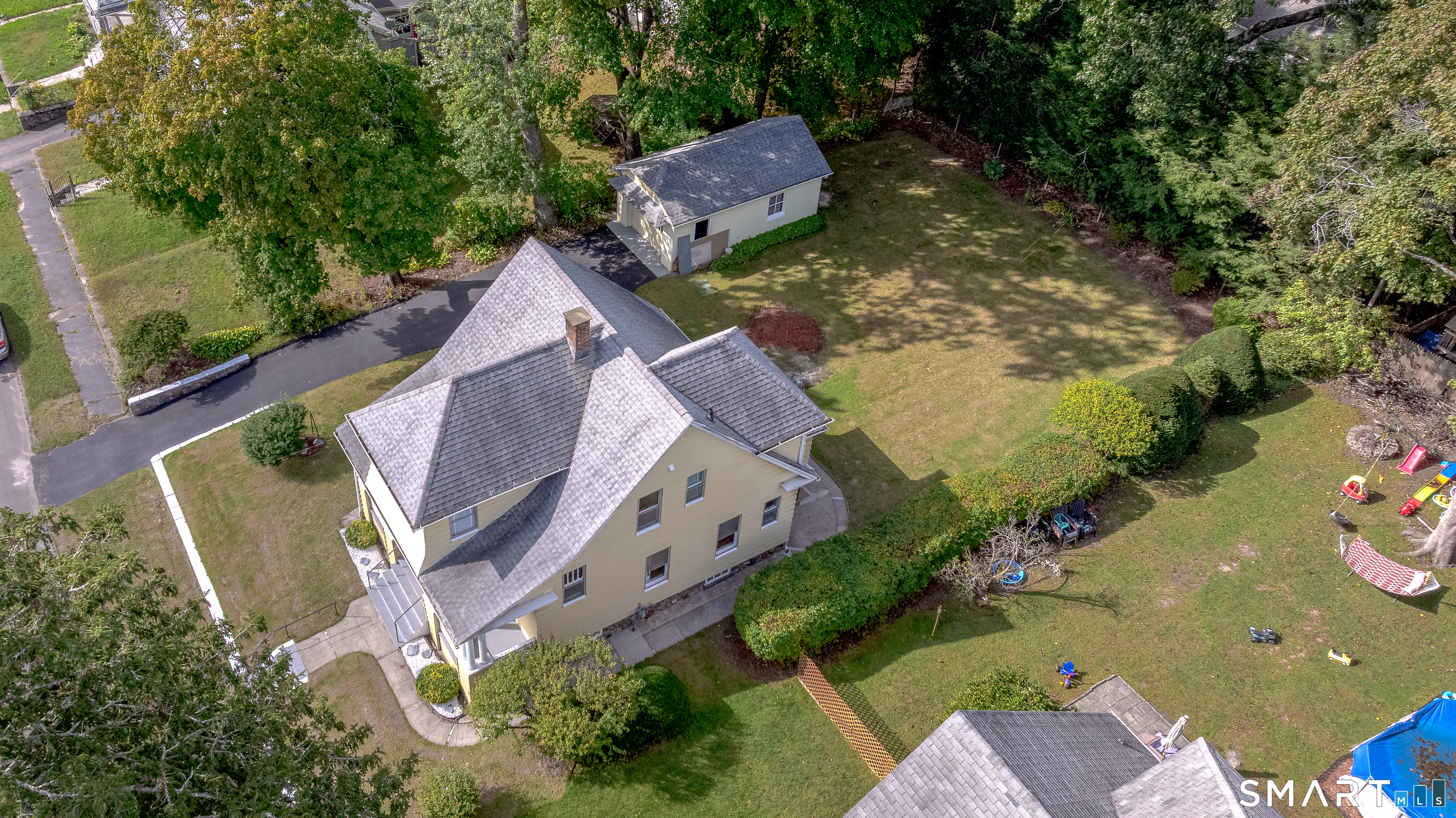 201 Fairlawn Avenue Property Photo 2