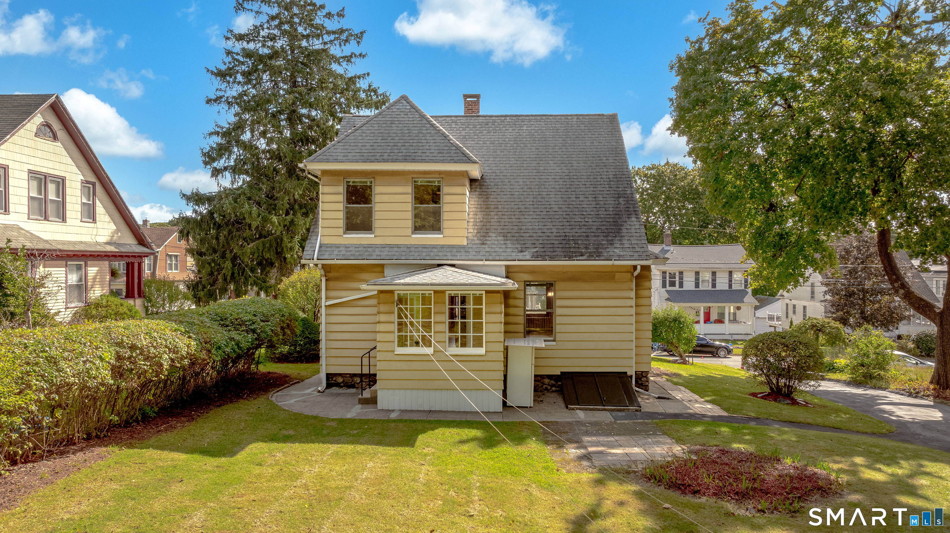 201 Fairlawn Avenue Property Photo 3