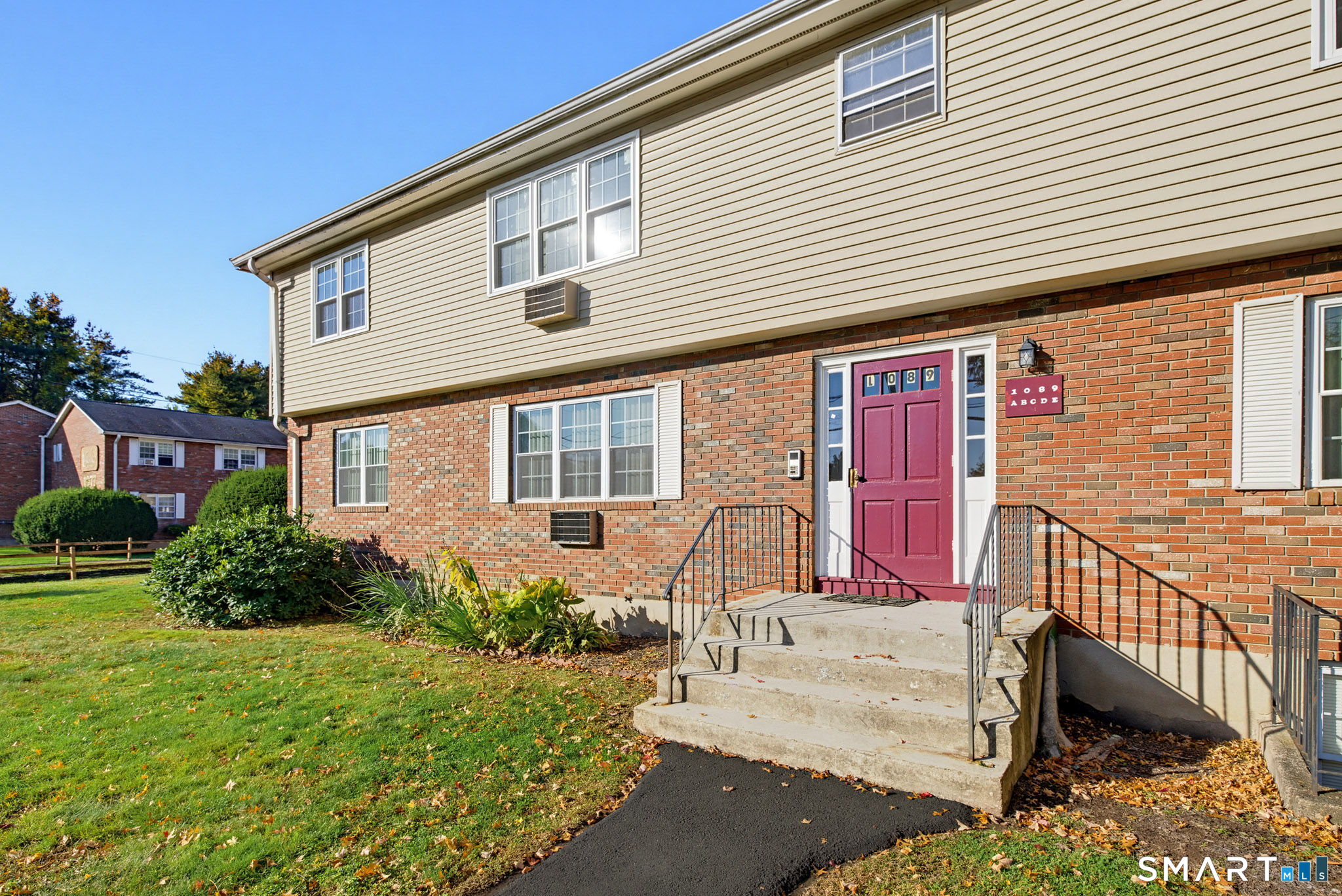 1089 Blue Hills C Avenue Property Photo 1