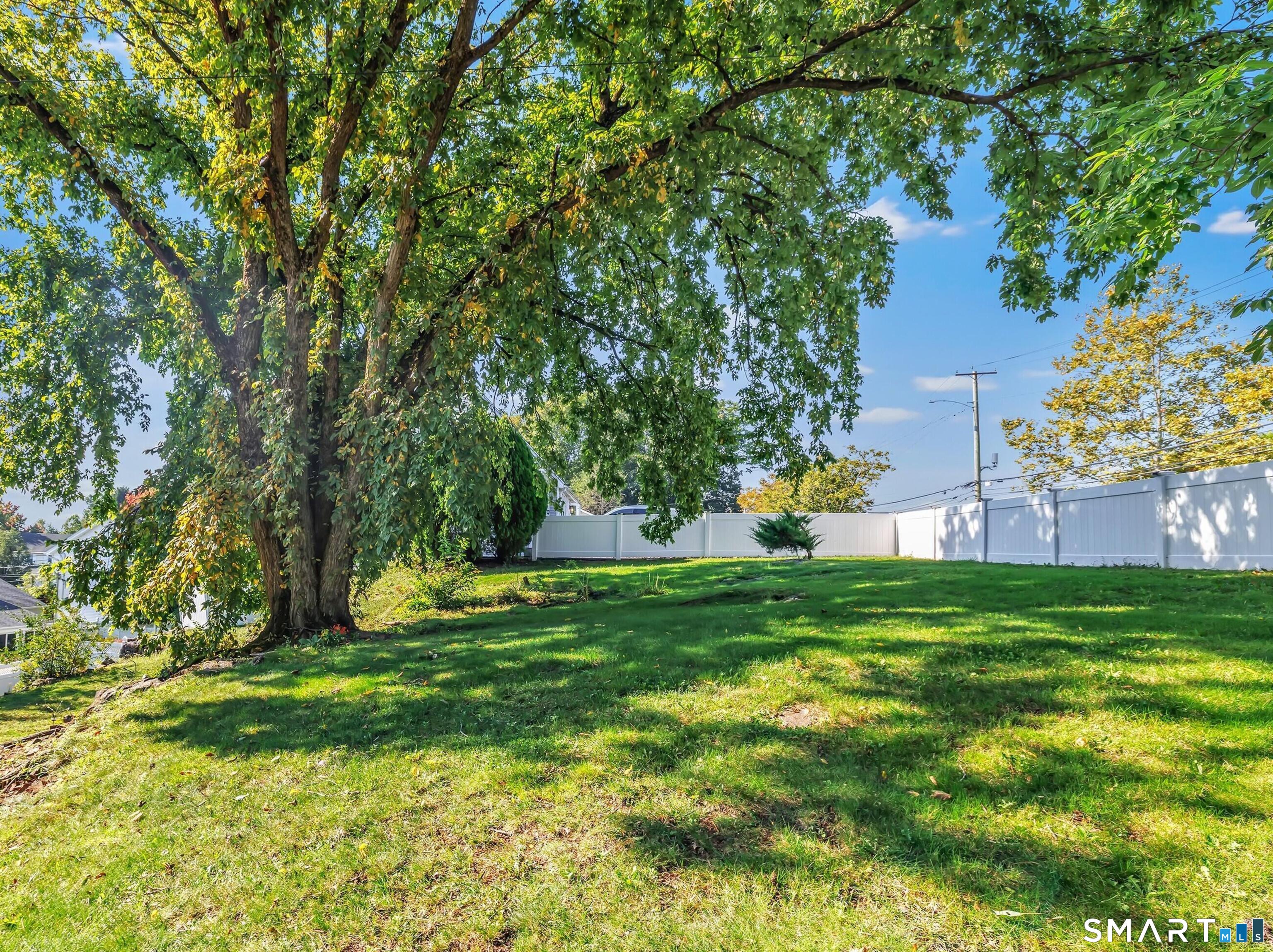 667 Melville Avenue Property Photo 3