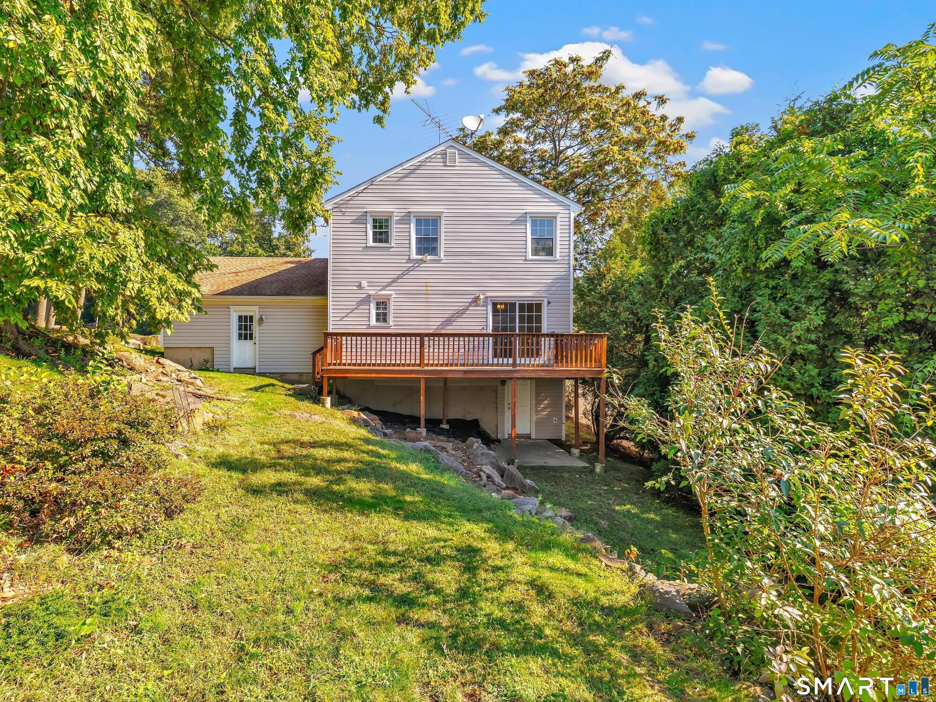 667 Melville Avenue Property Photo 4