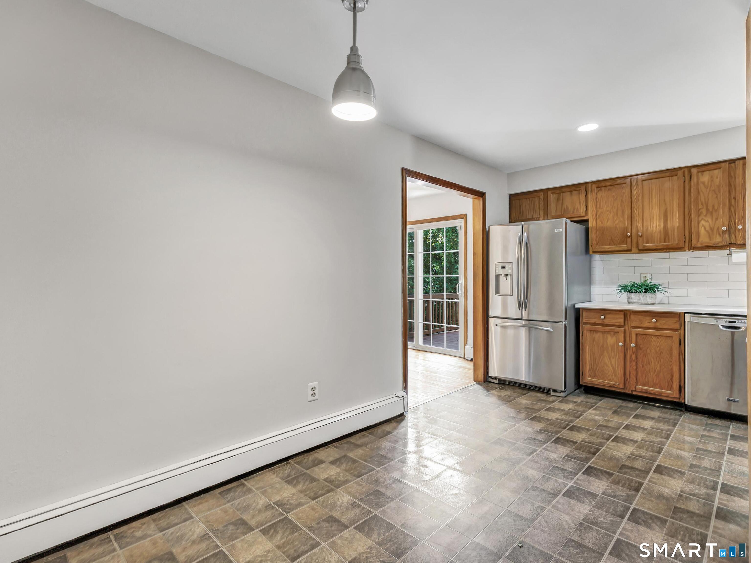 667 Melville Avenue Property Photo 15