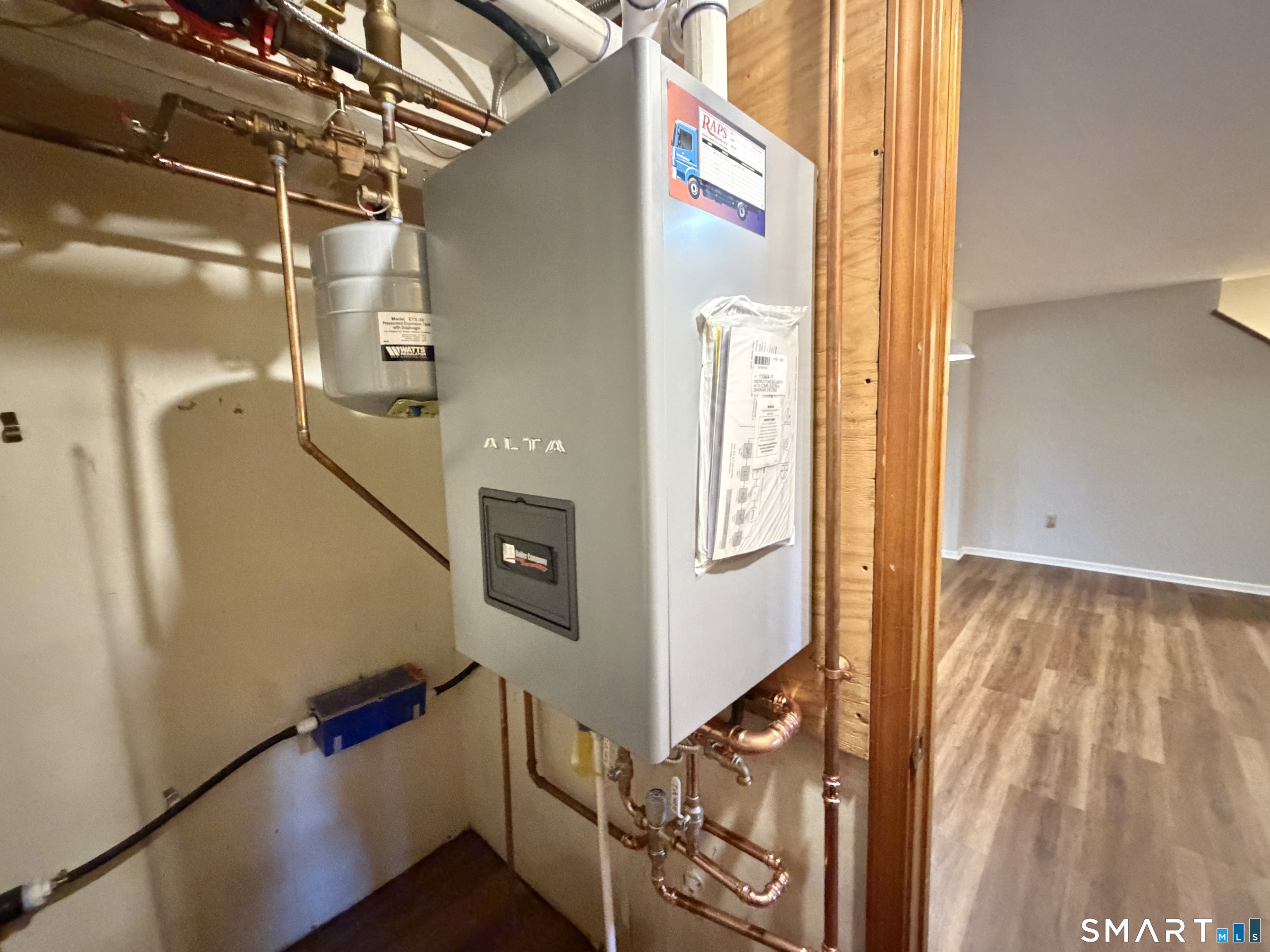 667 Melville Avenue Property Photo 33