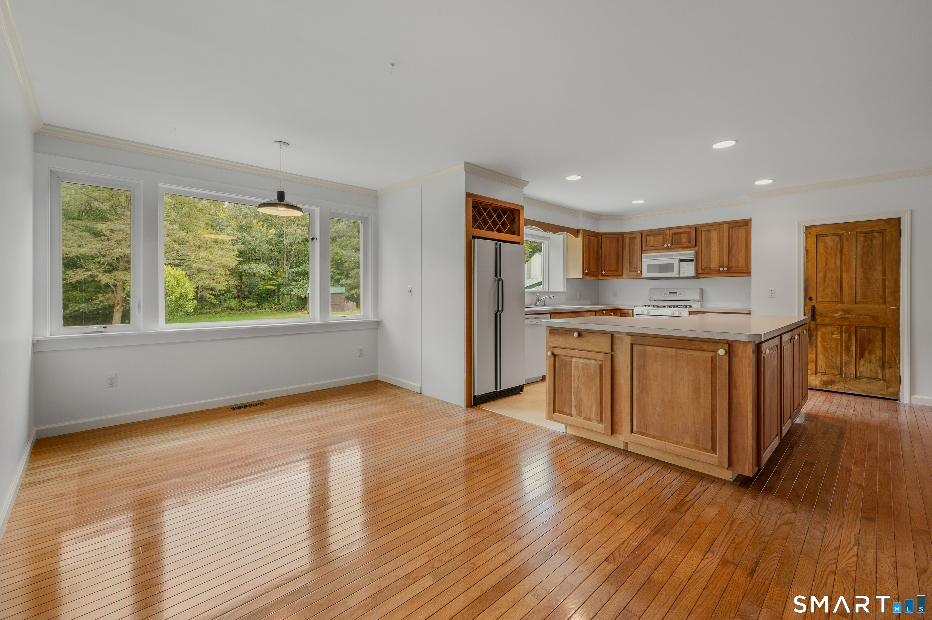 440 West Road Property Photo 13